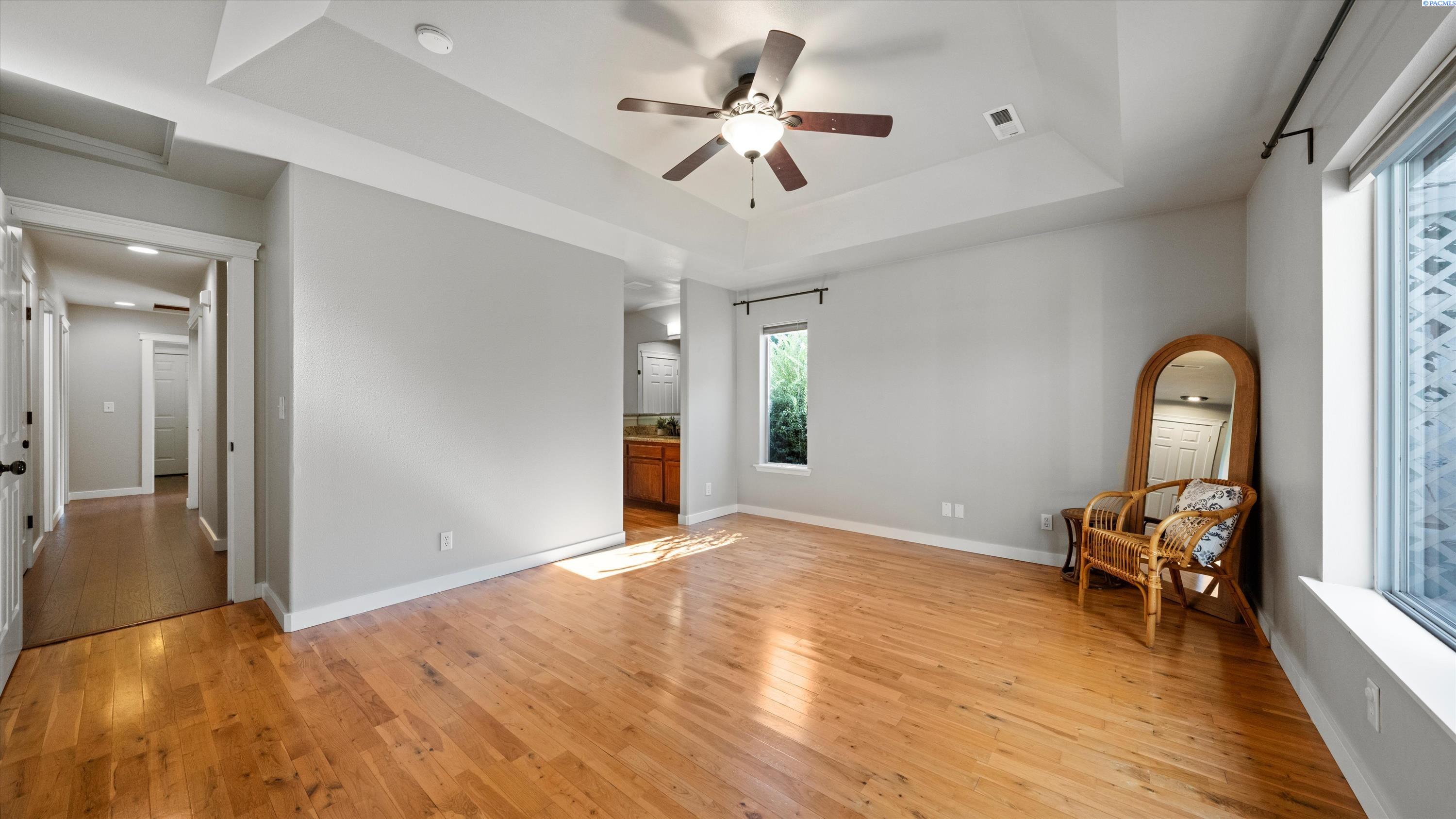 Pasco, Washington, 99301, United States, 4 Bedrooms Bedrooms, ,2 BathroomsBathrooms,Residential,For Sale,1956772