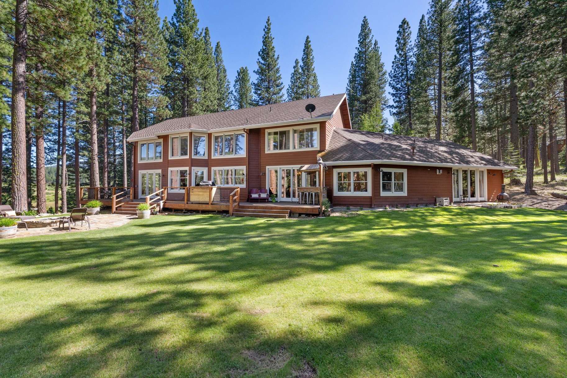  Hilltop Whitehawk Ranch Estate with Sweeping Meadow, Pond & Mountain Views - 物件實景
