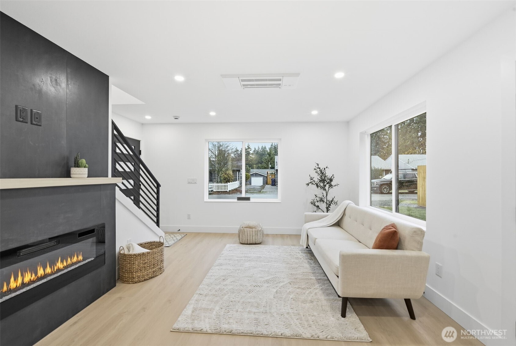 Seattle, Washington, 98133, United States, 3 Bedrooms Bedrooms, ,2 BathroomsBathrooms,Residential,For Sale,1992896