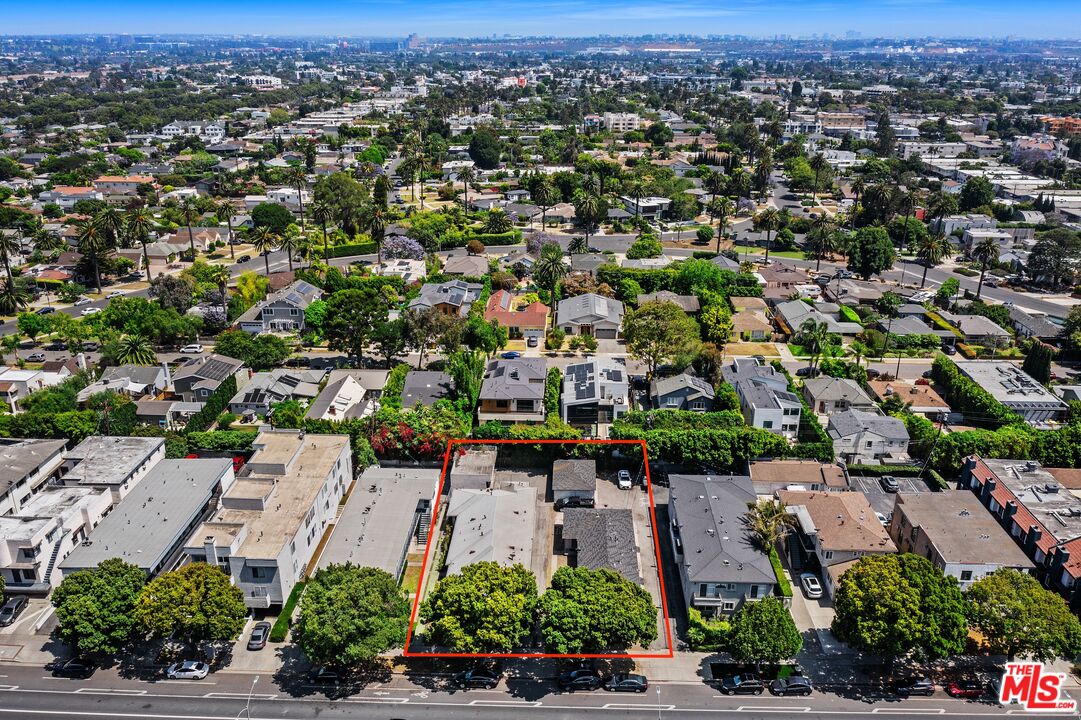 Los Angeles, California, 90066, United States, 7 Bedrooms Bedrooms, ,Residential,For Sale,1867047