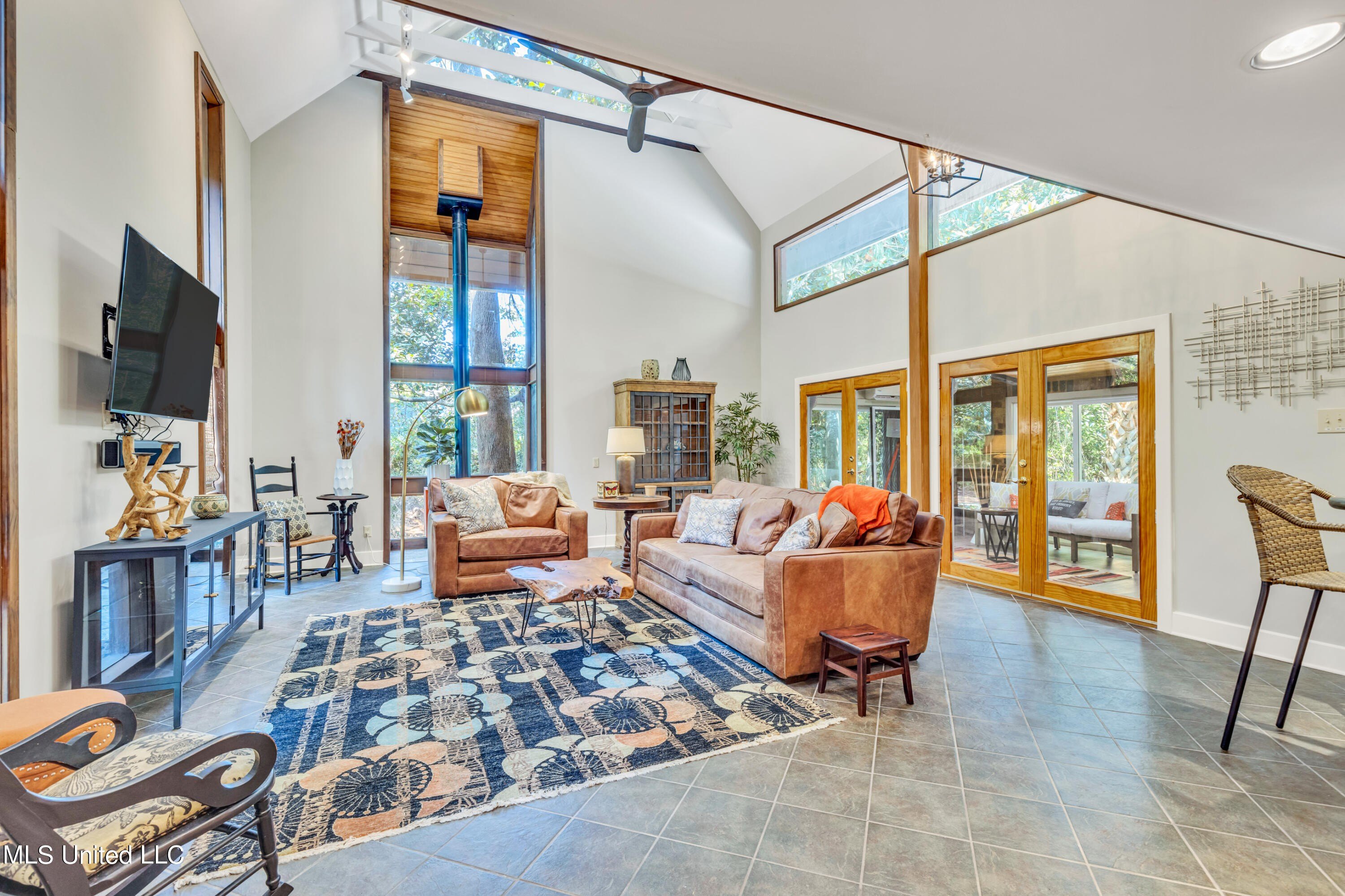 Ocean Springs, Mississippi, 39564, United States, 3 Bedrooms Bedrooms, ,4 BathroomsBathrooms,Residential,For Sale,1942785
