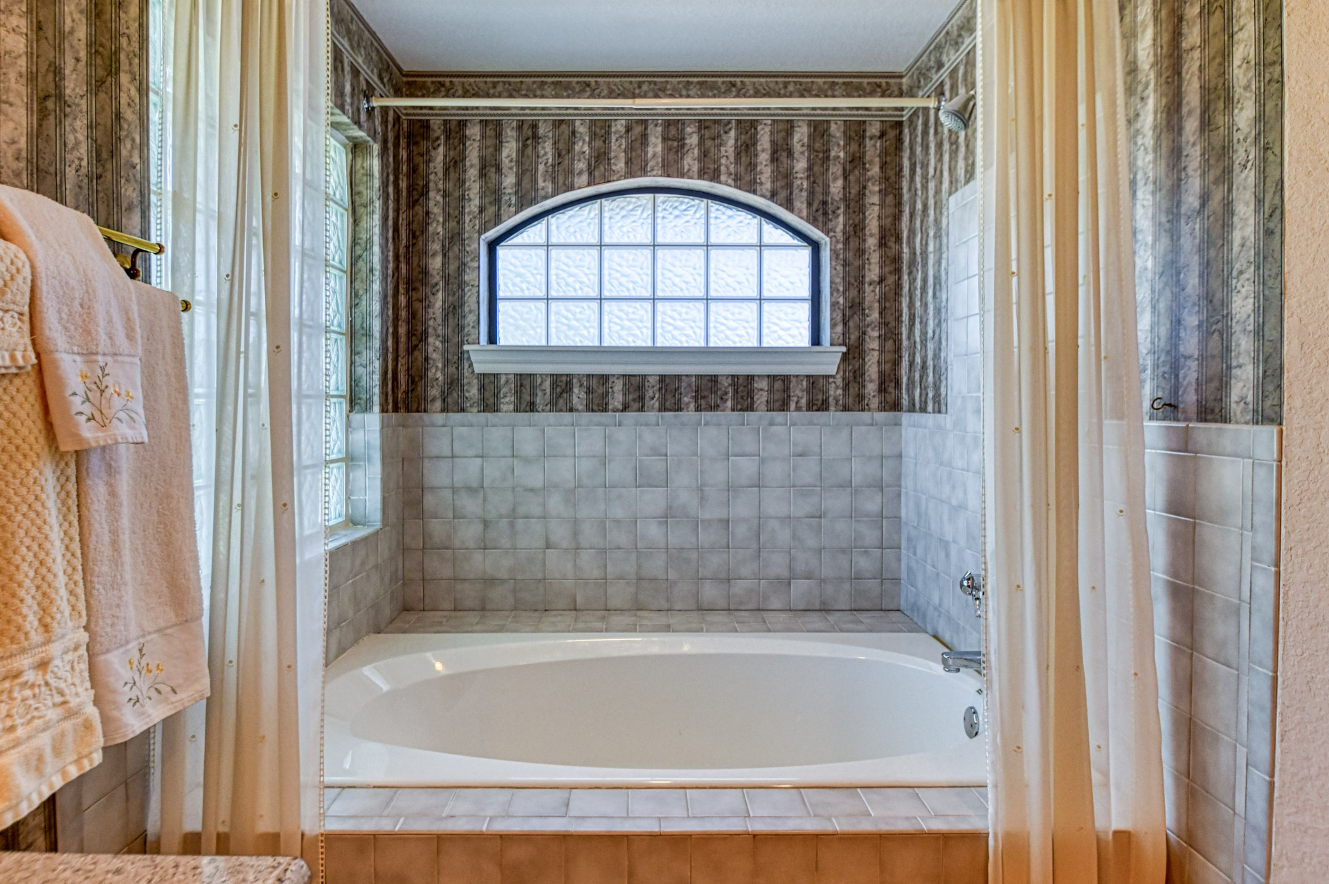 Norman, Oklahoma, 73072, United States, 4 Bedrooms Bedrooms, ,3 BathroomsBathrooms,Residential,For Sale,1967974