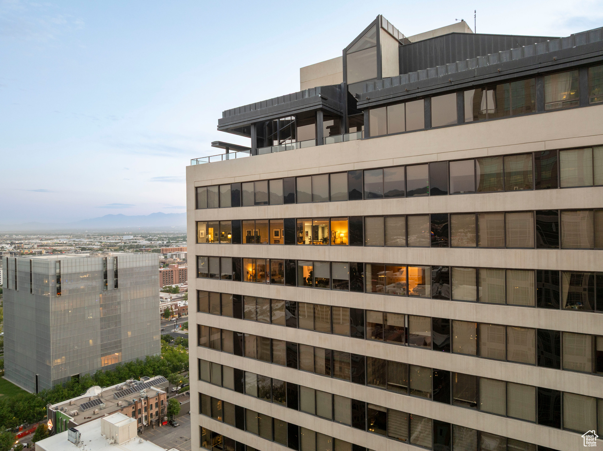 Salt Lake City, Utah, 84101, United States, 2 Bedrooms Bedrooms, ,1 BathroomBathrooms,Residential,For Sale,1897023
