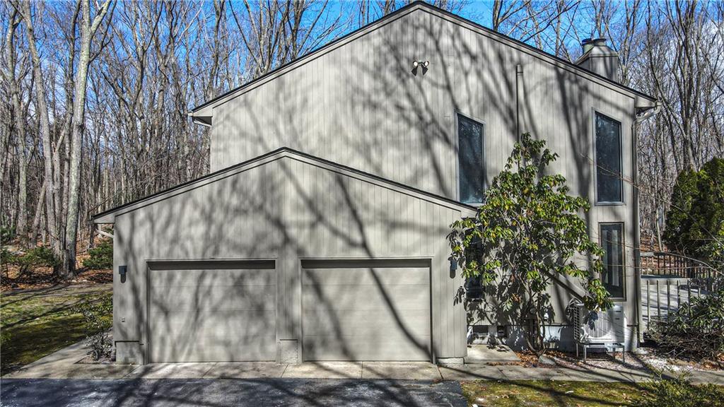 East Greenwich, Rhode Island, 02818, United States, 3 Bedrooms Bedrooms, ,3 BathroomsBathrooms,Residential,For Sale,1905846