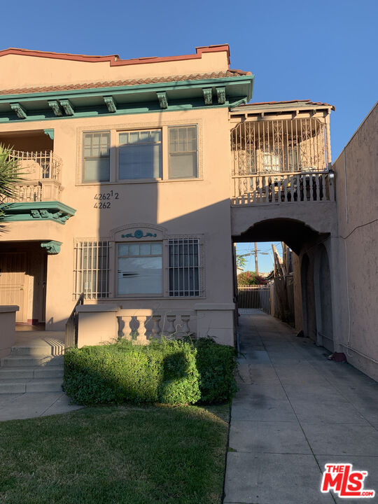 Los Angeles, California, 90037, United States, 4 Bedrooms Bedrooms, ,Residential,For Sale,2000606