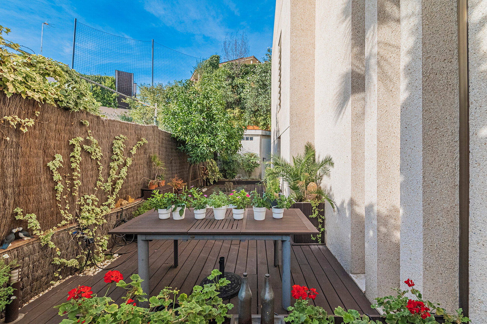  Exclusive single-family home with a large yard, views, and privacy in La Miranda - 物件實景