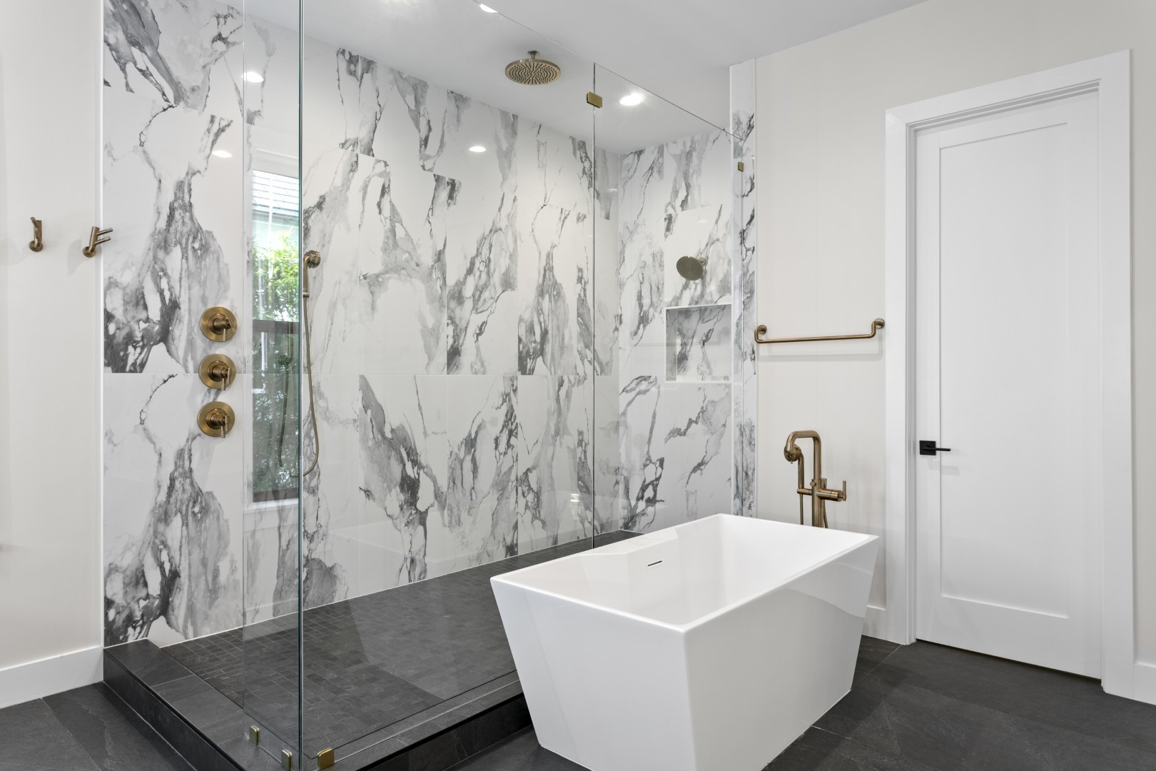 Tampa, Florida, 33609, United States, 5 Bedrooms Bedrooms, ,5 BathroomsBathrooms,Residential,For Sale,2008551