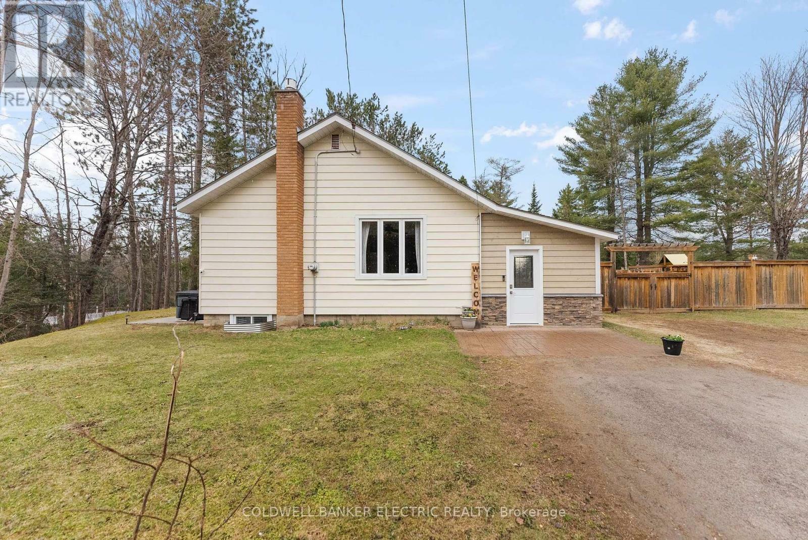 NORTH KAWARTHA, Ontario, K0L 1A0, CA, 3 Bedrooms Bedrooms, ,1 BathroomBathrooms,Residential,For Sale,1882801