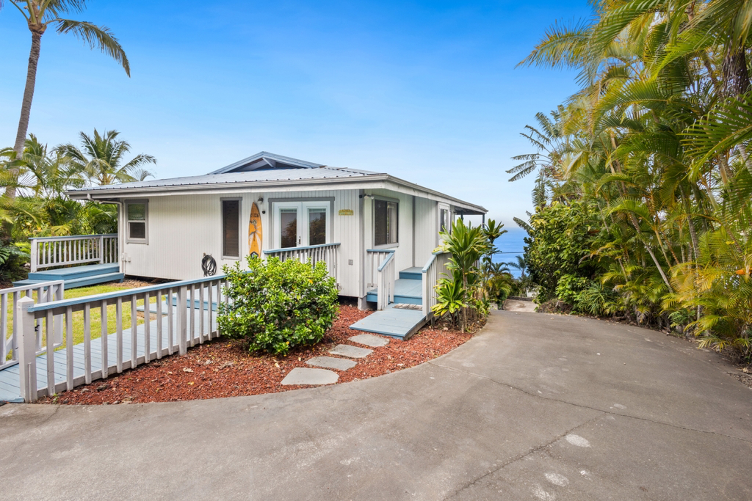Captain Cook, Hawaii, 96704, United States, 2 Bedrooms Bedrooms, ,2 BathroomsBathrooms,Residential,For Sale,1940762