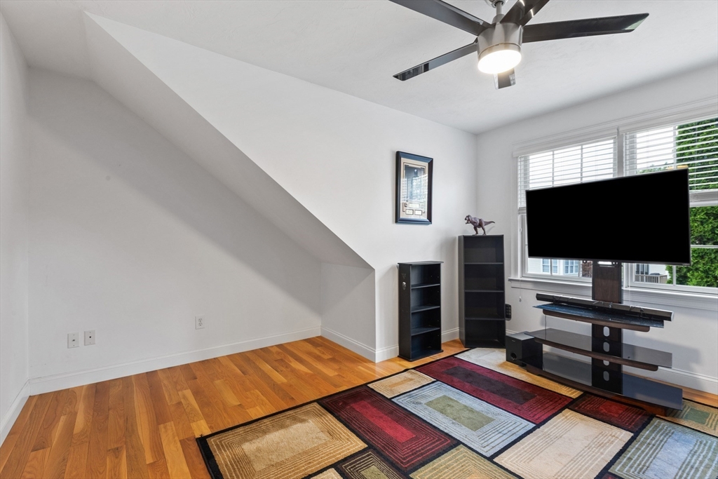 Westford, Massachusetts, 01886, United States, 3 Bedrooms Bedrooms, ,4 BathroomsBathrooms,Residential,For Sale,1923619