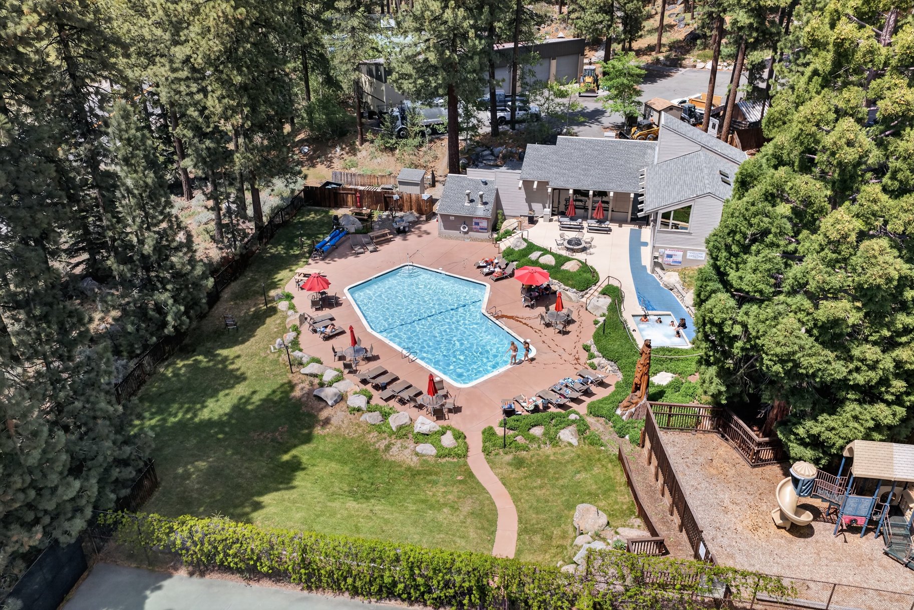  Expansive Nevada-Side Tahoe Retreat in Coveted Lake Village Setting - 物件實景