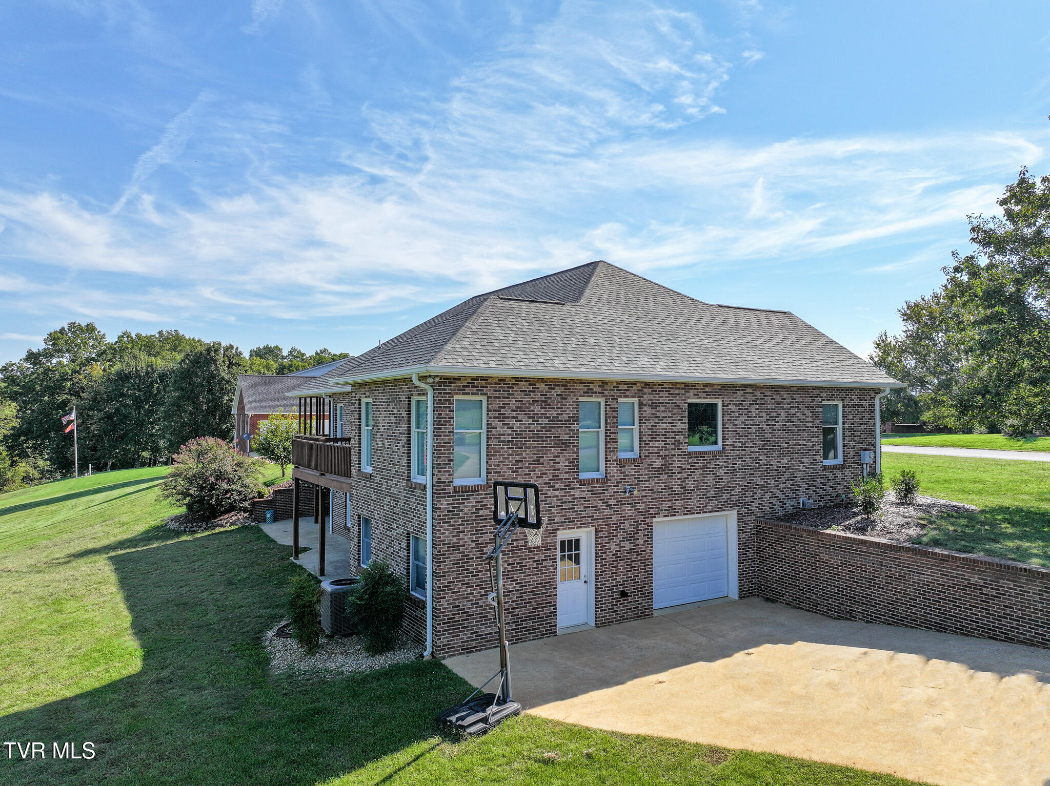 Greeneville, Tennessee, 37743, United States, 4 Bedrooms Bedrooms, ,3 BathroomsBathrooms,Residential,For Sale,1997780