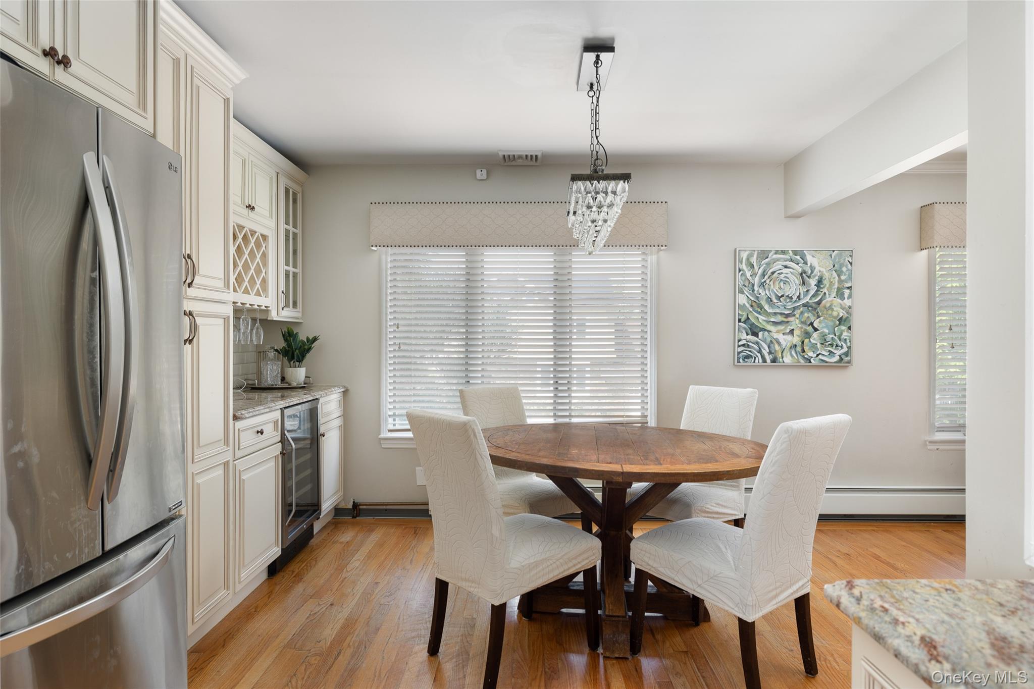 Babylon, New York, 11702, United States, 3 Bedrooms Bedrooms, ,2 BathroomsBathrooms,Residential,For Sale,1930395