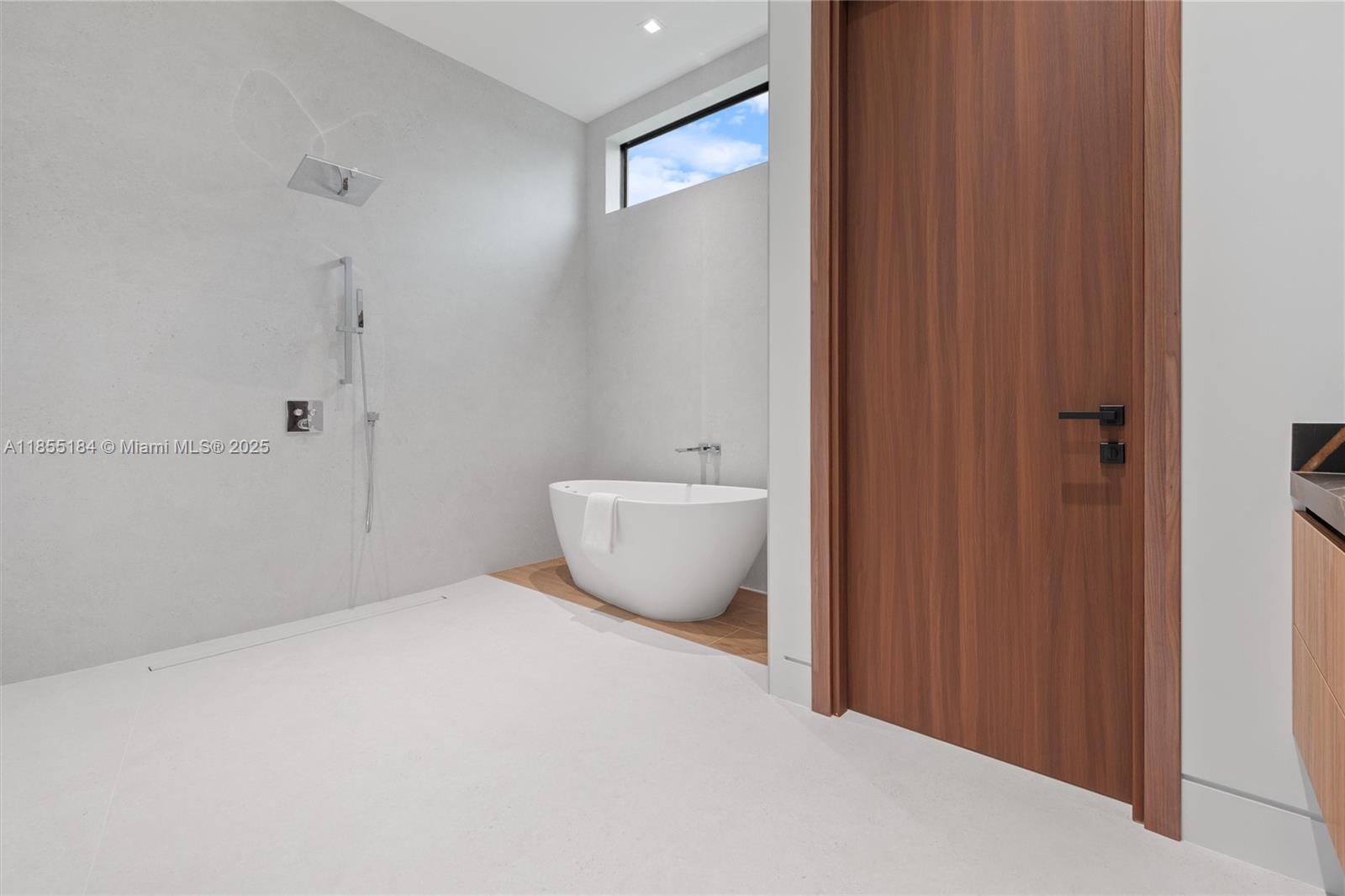 Miami, Florida, 33134, United States, 5 Bedrooms Bedrooms, ,6 BathroomsBathrooms,Residential,For Sale,1934506