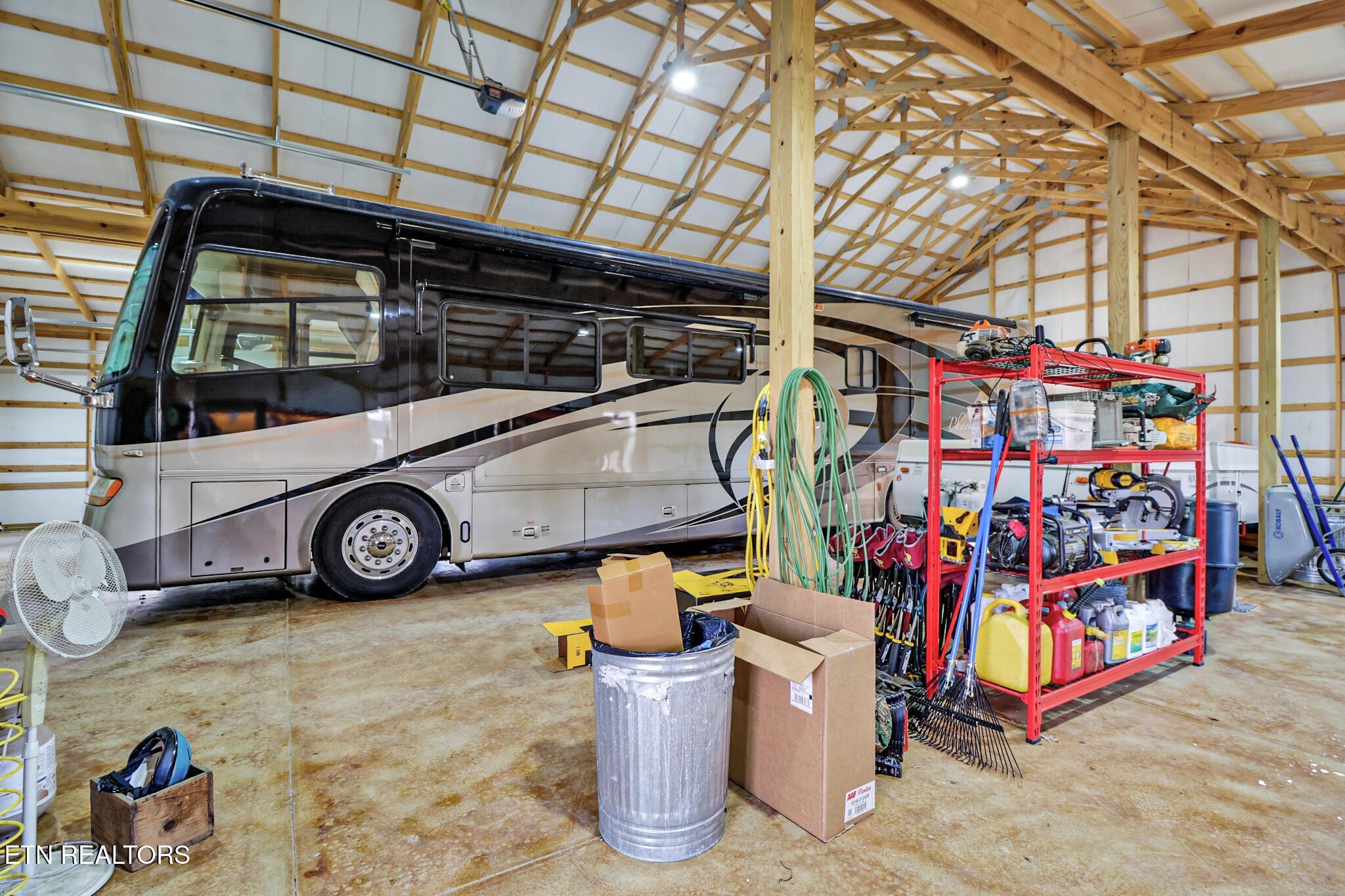 Crossville, Tennessee, 38555, United States, 4 Bedrooms Bedrooms, ,5 BathroomsBathrooms,Residential,For Sale,2005475