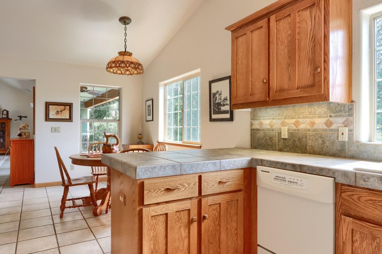 Mariposa, California, 95338, United States, 3 Bedrooms Bedrooms, ,3 BathroomsBathrooms,Residential,For Sale,1988847