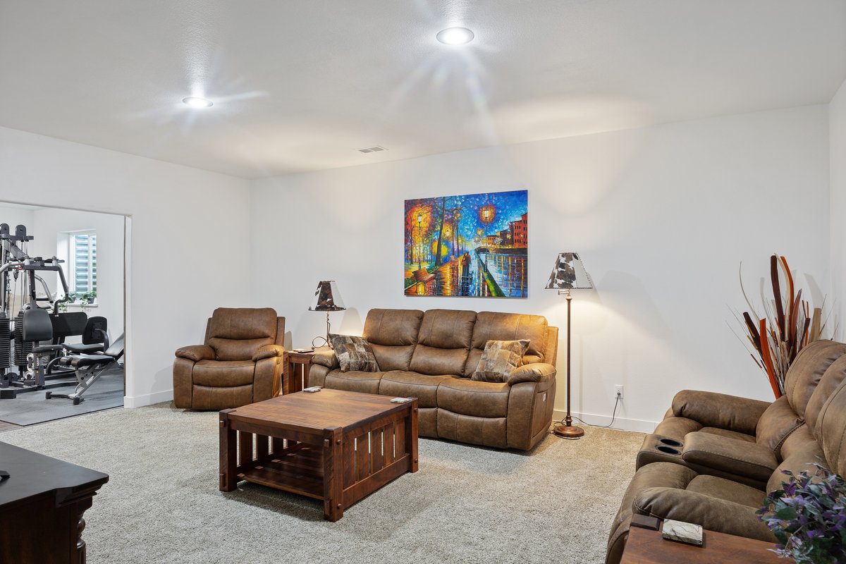 Cheyenne, Wyoming, 82059, United States, 5 Bedrooms Bedrooms, ,4 BathroomsBathrooms,Residential,For Sale,1944847