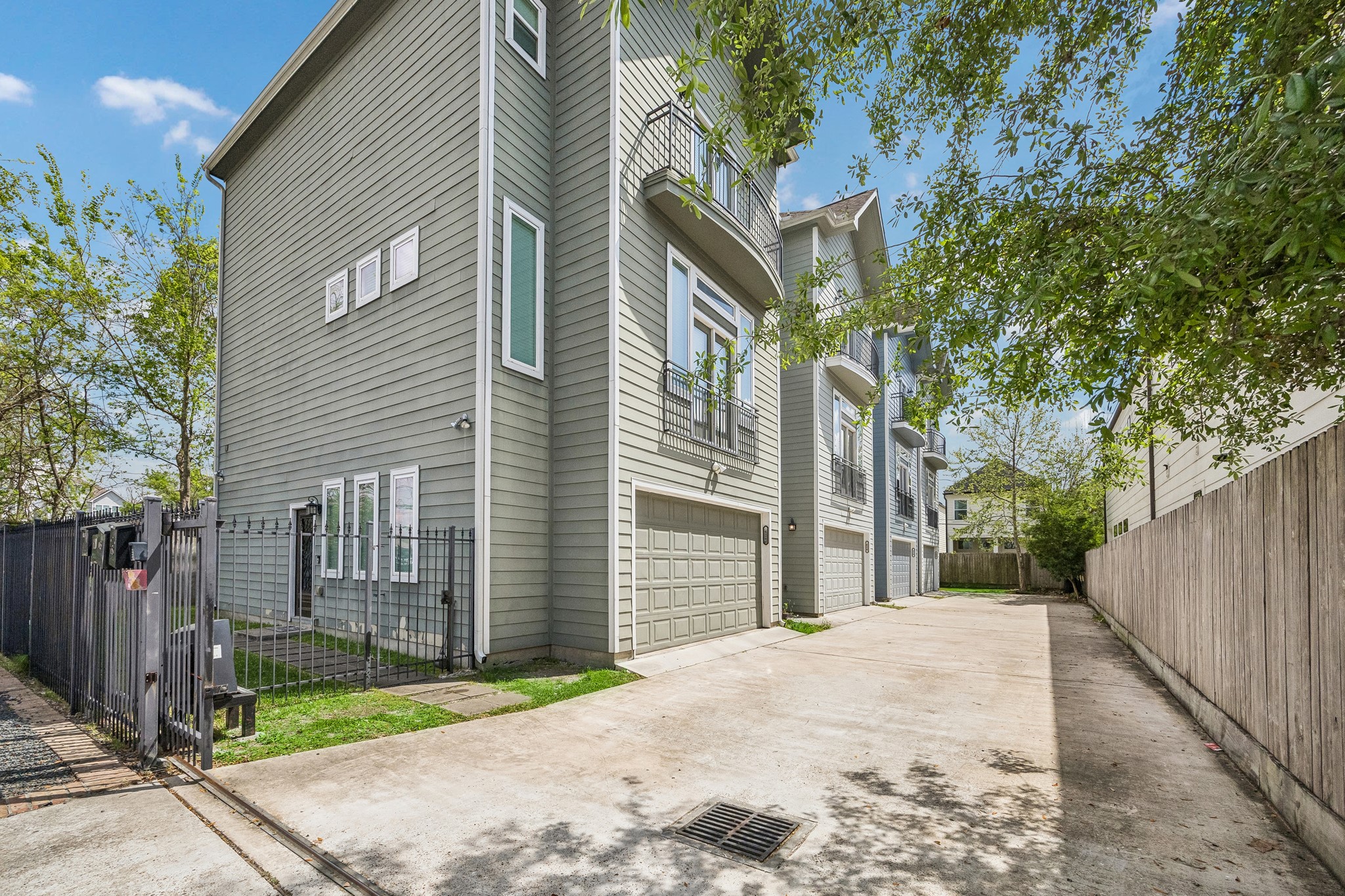  624 E 28th St - 物件實景
