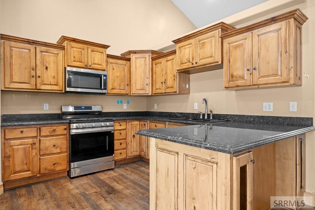 IDAHO FALLS, Idaho, 83401, United States, 6 Bedrooms Bedrooms, ,3 BathroomsBathrooms,Residential,For Sale,2006339