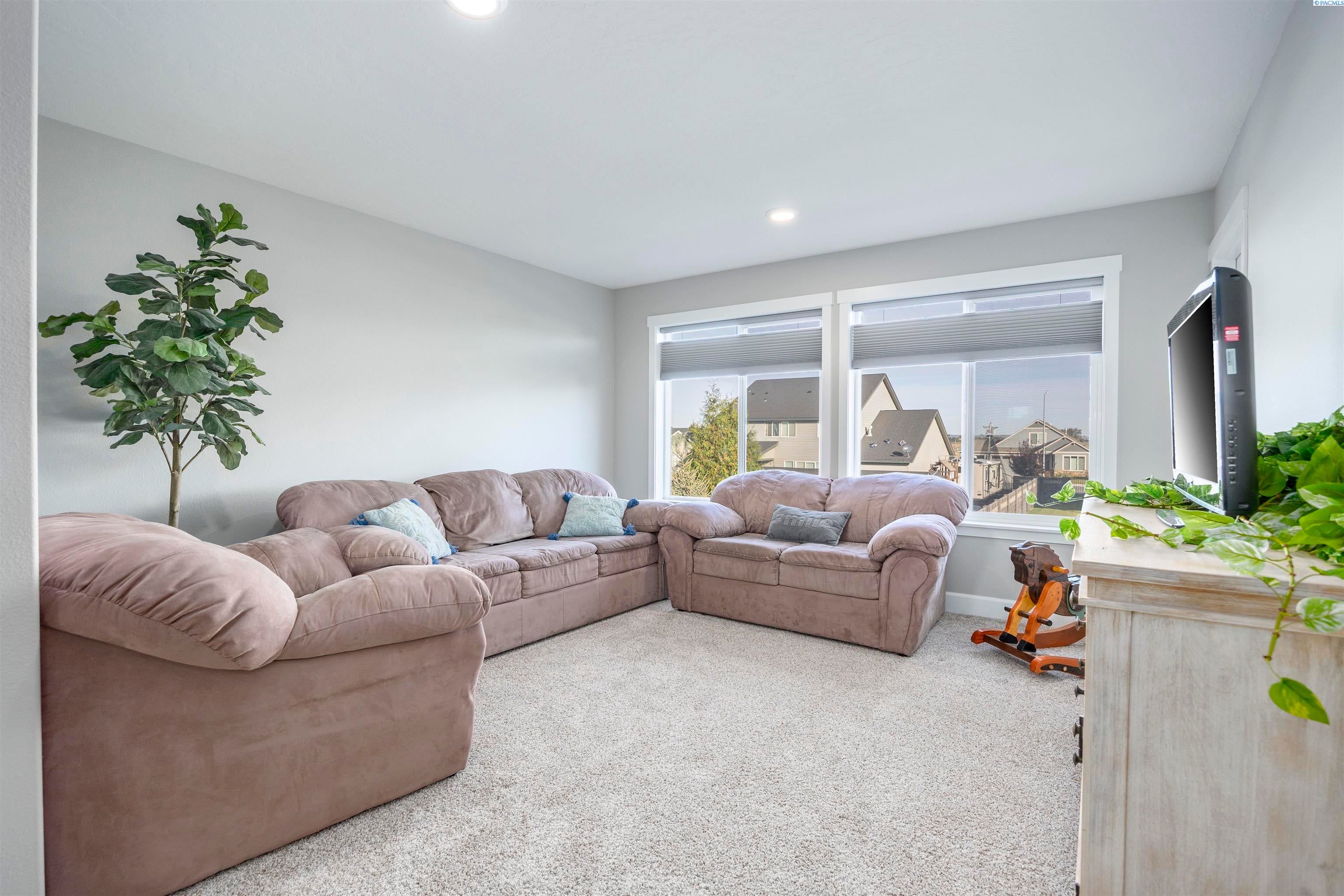 Pasco, Washington, 99301, United States, 3 Bedrooms Bedrooms, ,3 BathroomsBathrooms,Residential,For Sale,2012523