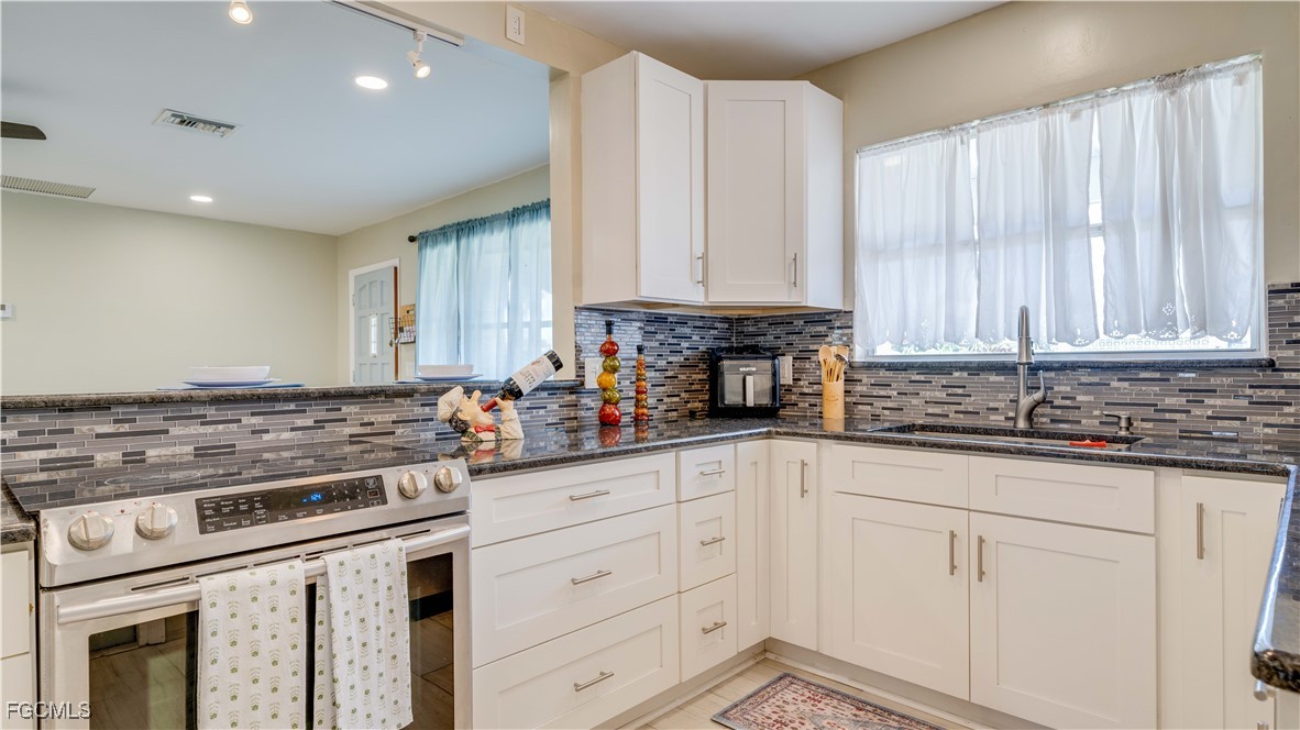 Cape Coral, Florida, 33904, United States, 3 Bedrooms Bedrooms, ,2 BathroomsBathrooms,Residential,For Sale,1973699