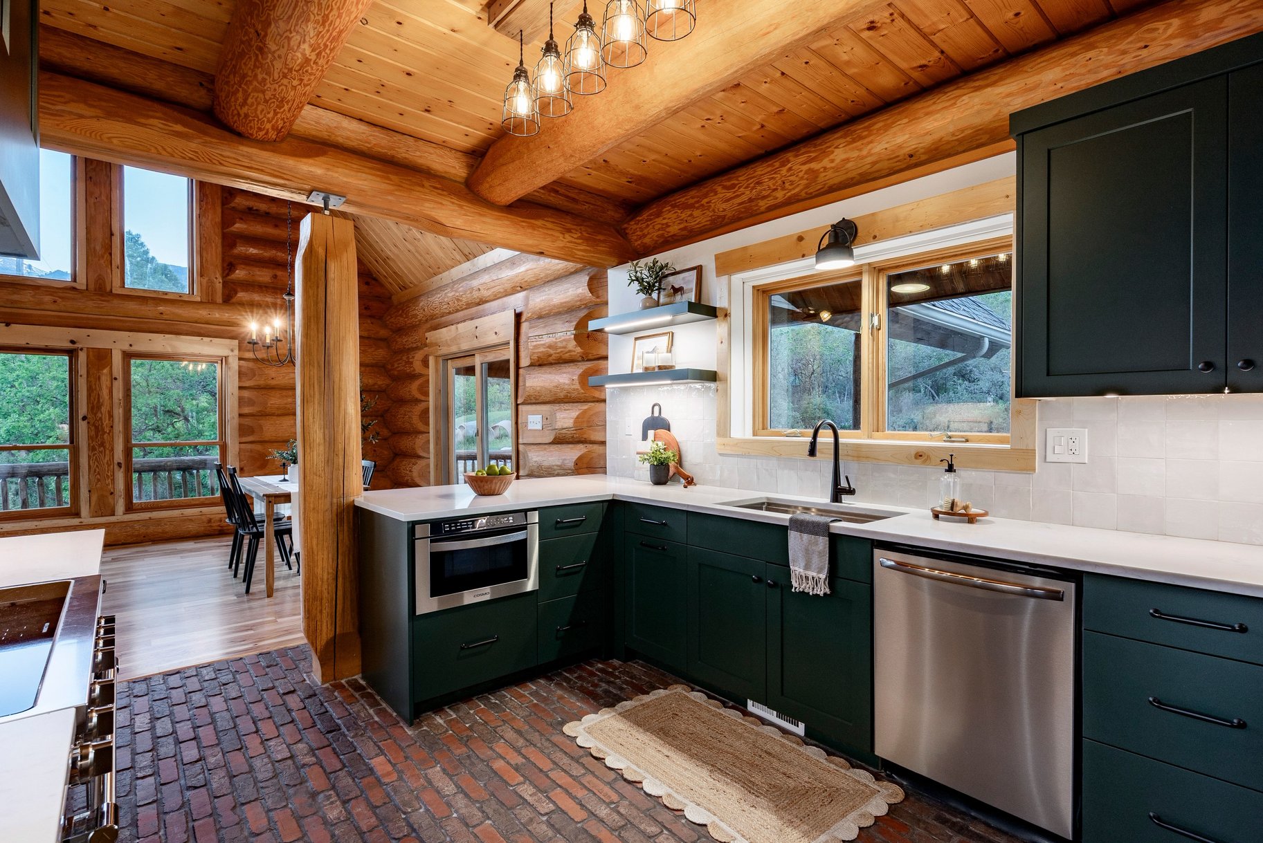  Refined Mountain Home on 1.27 Acres Near Snowbasin - 物件實景