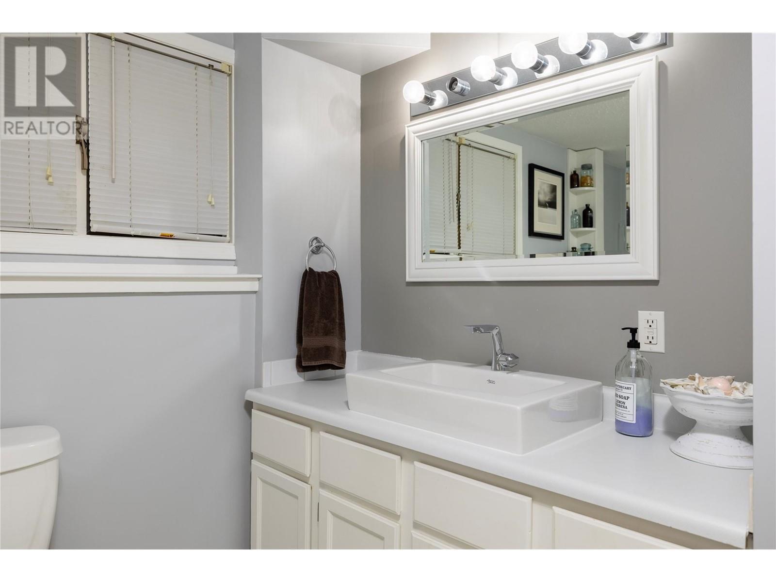 SPALLUMCHEEN, British Columbia, V4Y 0S8, CA, 5 Bedrooms Bedrooms, ,2 BathroomsBathrooms,Residential,For Sale,1950720