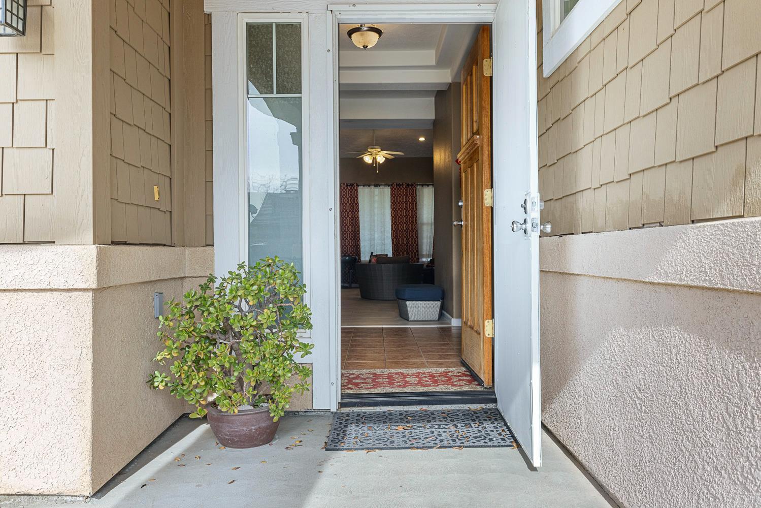 Fresno, California, 93727, United States, 4 Bedrooms Bedrooms, ,2 BathroomsBathrooms,Residential,For Sale,2008580