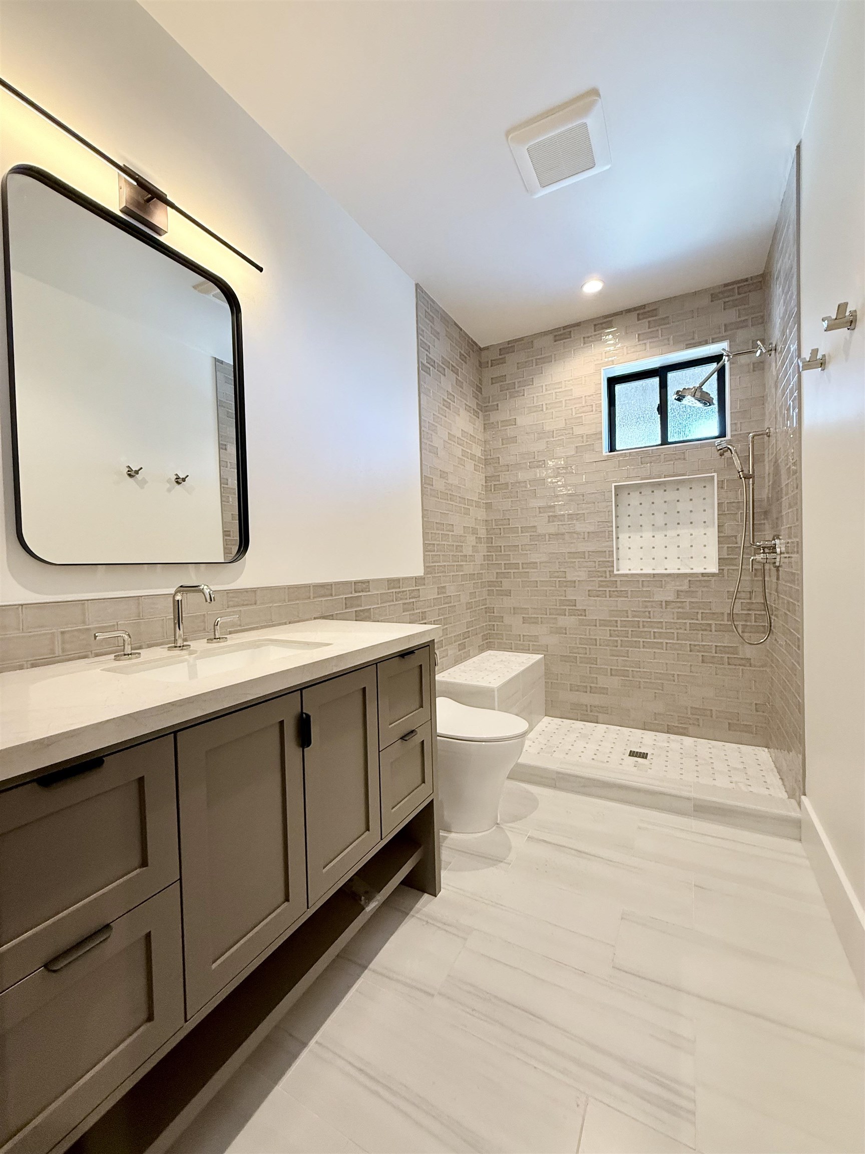 Truckee, California, 96161, United States, 5 Bedrooms Bedrooms, ,5 BathroomsBathrooms,Residential,For Sale,1992888