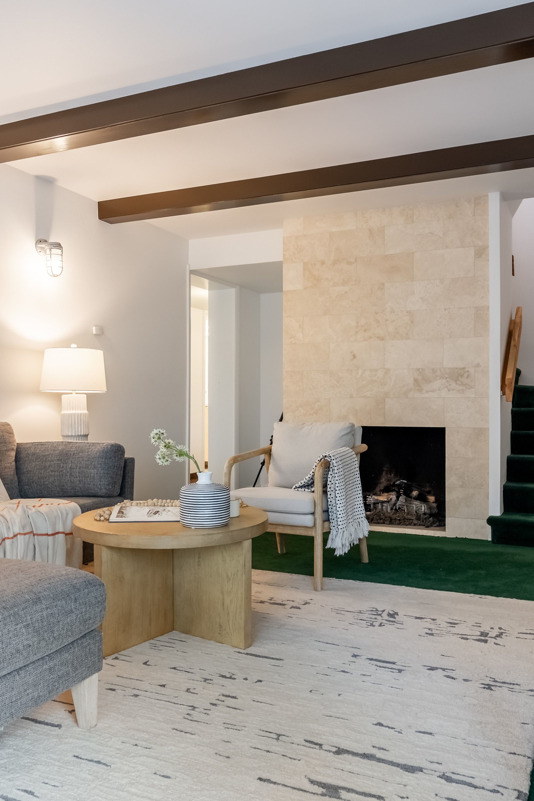 Elegant Contemporary Rambler in Sought After Neighborhood - 物件實景
