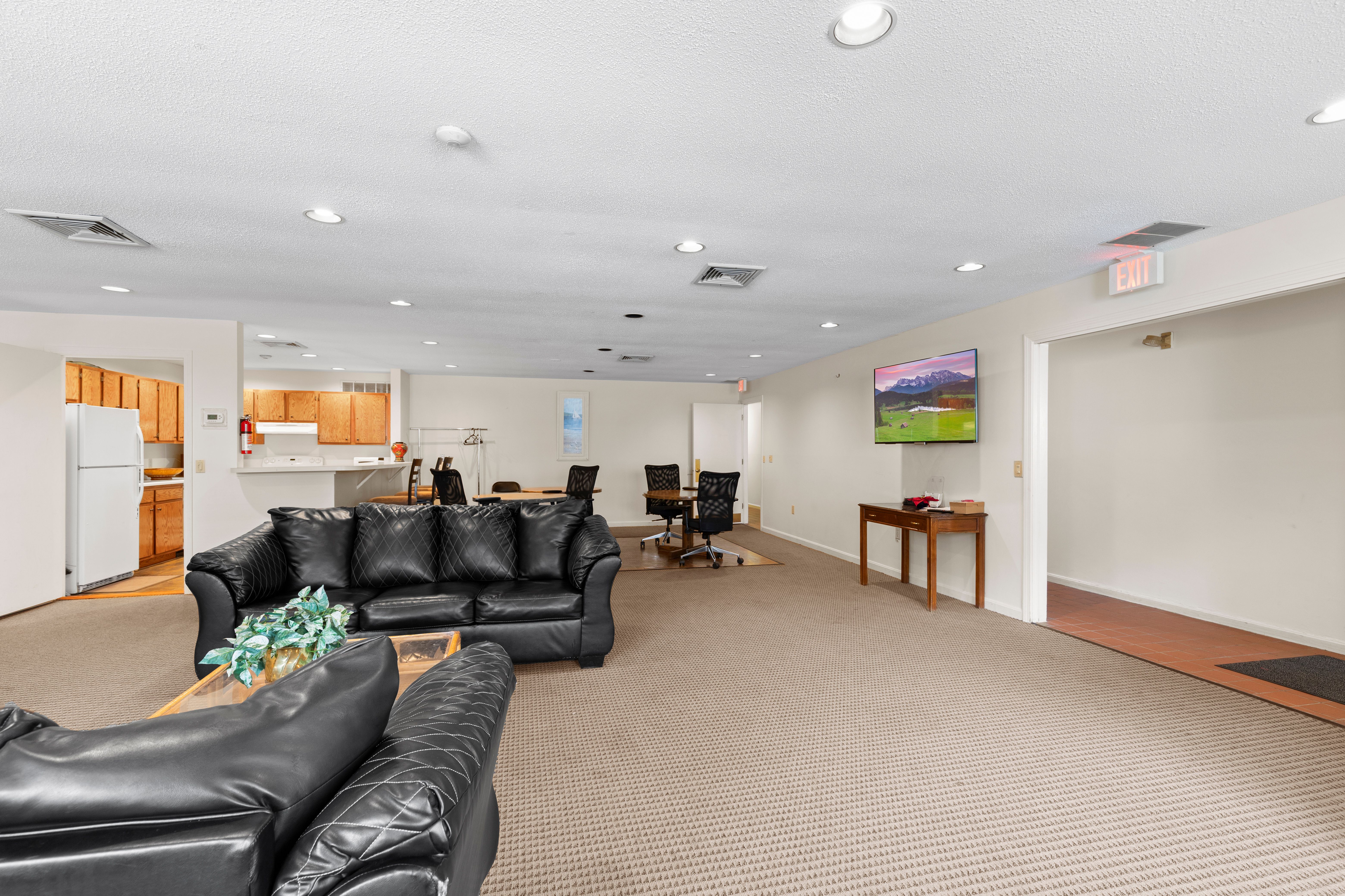  209 White Cedar Boulevard, Portsmouth, NH, 03801 - 物件實景
