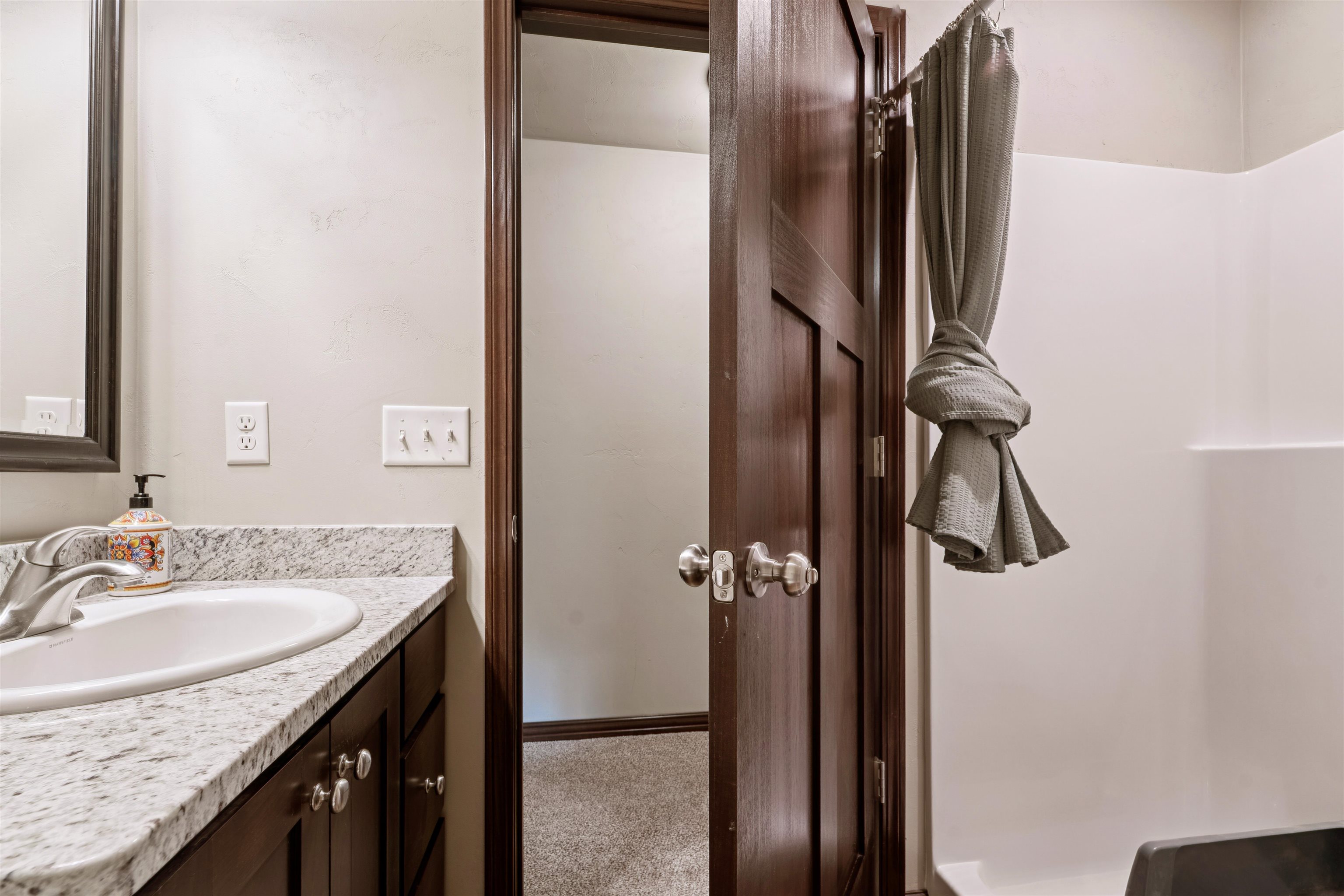 NEENAH, Wisconsin, 54956, United States, 4 Bedrooms Bedrooms, ,3 BathroomsBathrooms,Residential,For Sale,1988309