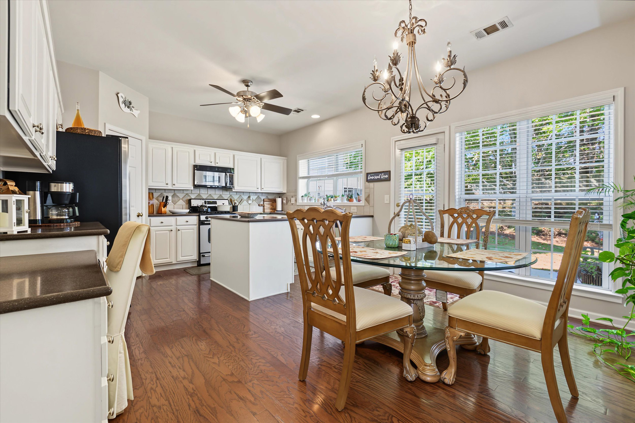  Beautifully Maintained Home in Highly Desirable Woodlands Community - 物件實景