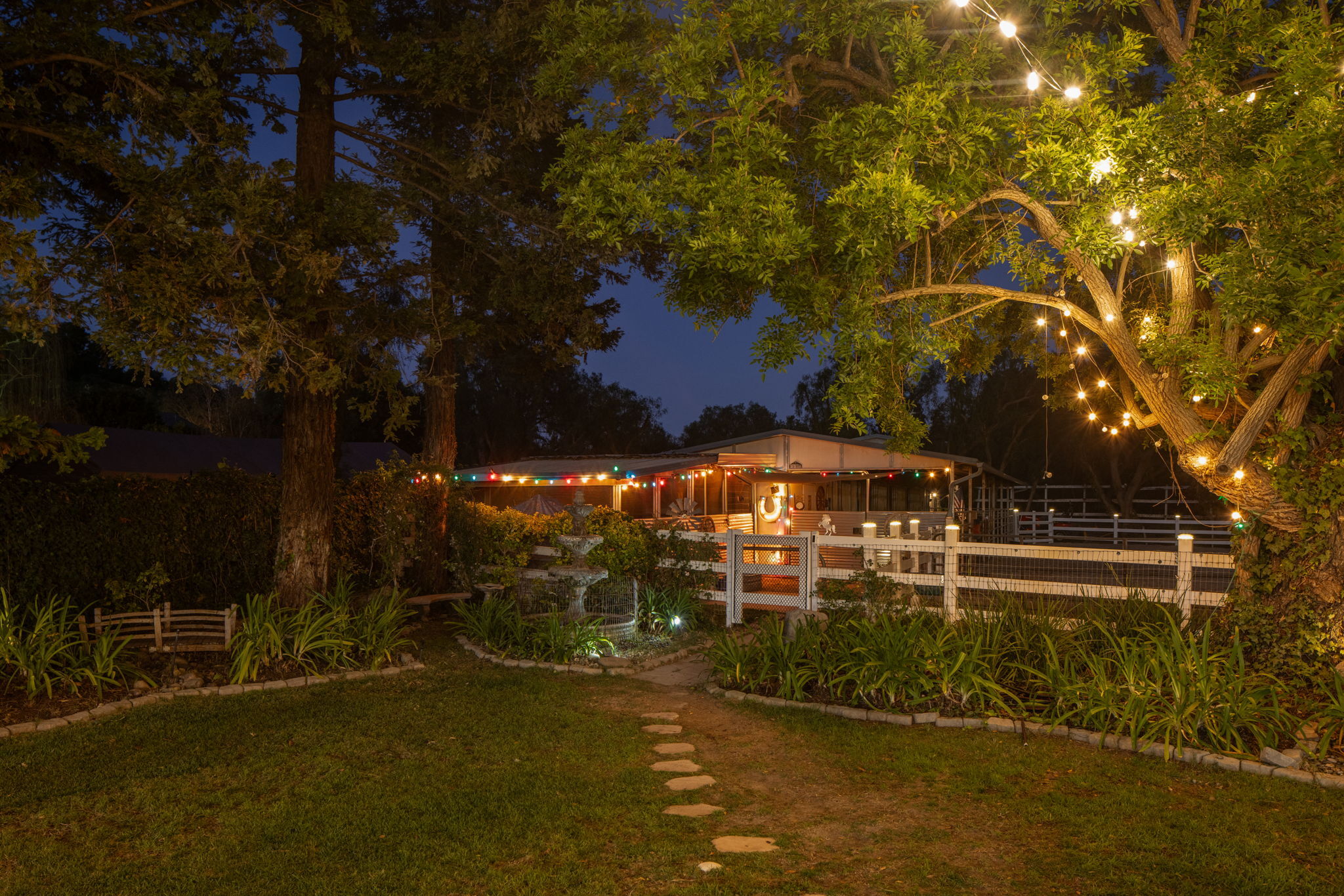  2390 Glenside Lane - 物件實景