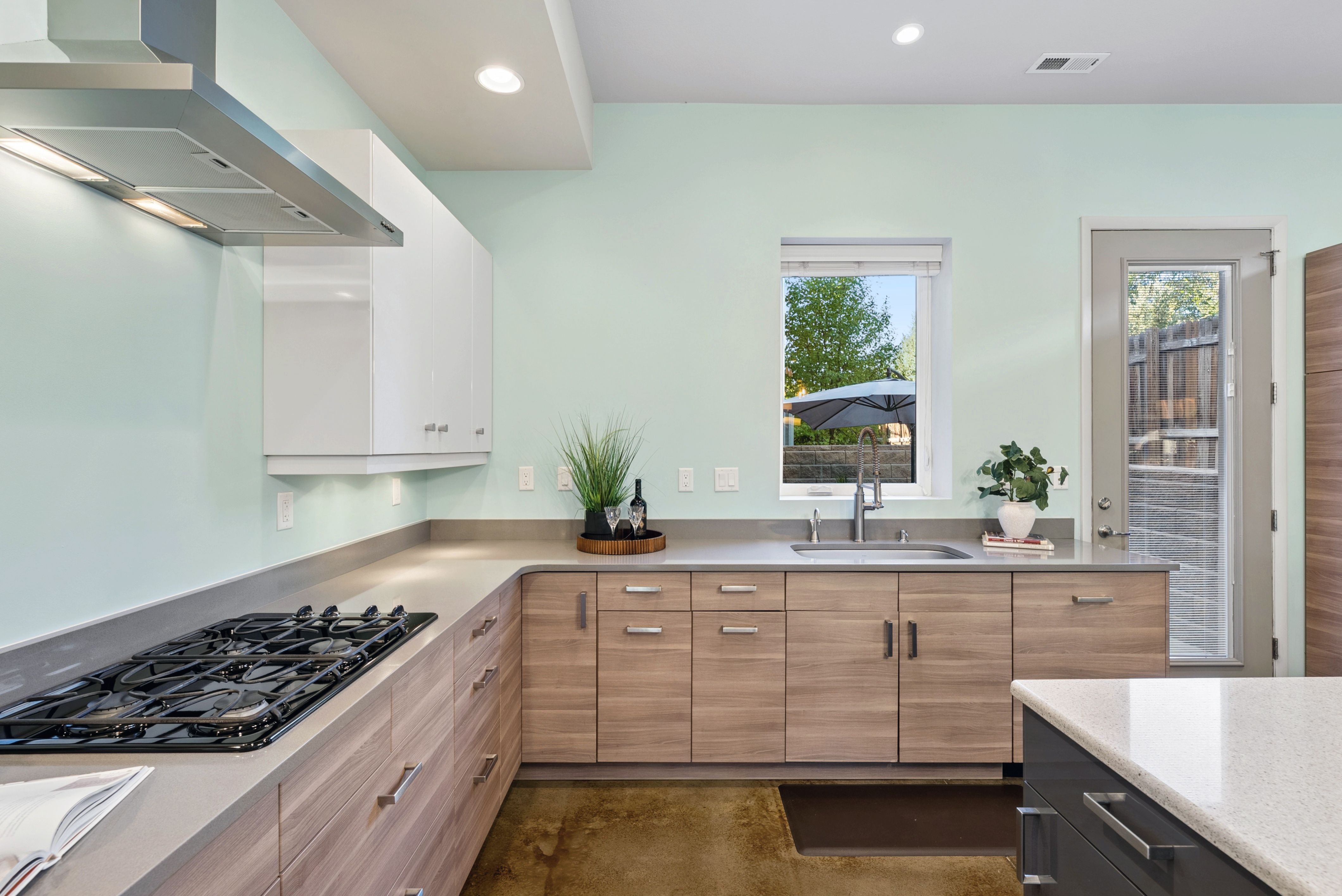  Architect-Designed Westside Home with Two Garages - 物件實景