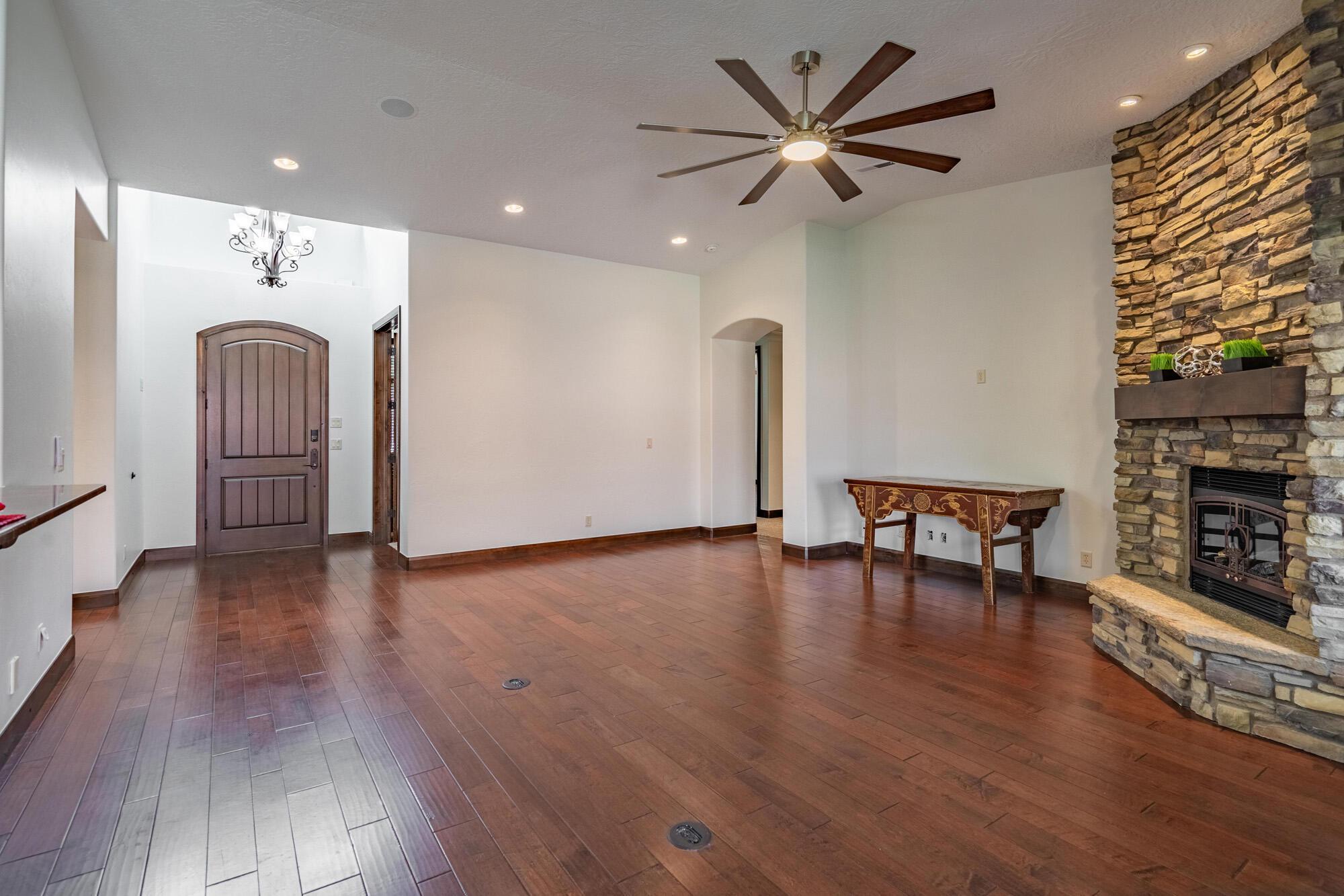 Washington, Utah, 84780, United States, 4 Bedrooms Bedrooms, ,2 BathroomsBathrooms,Residential,For Sale,2009720