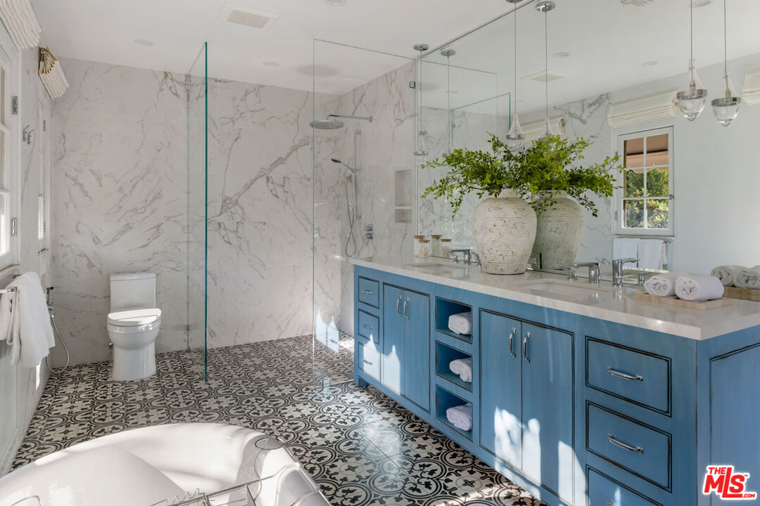 Los Angeles, California, 90065, United States, 5 Bedrooms Bedrooms, ,5 BathroomsBathrooms,Residential,For Sale,1987720