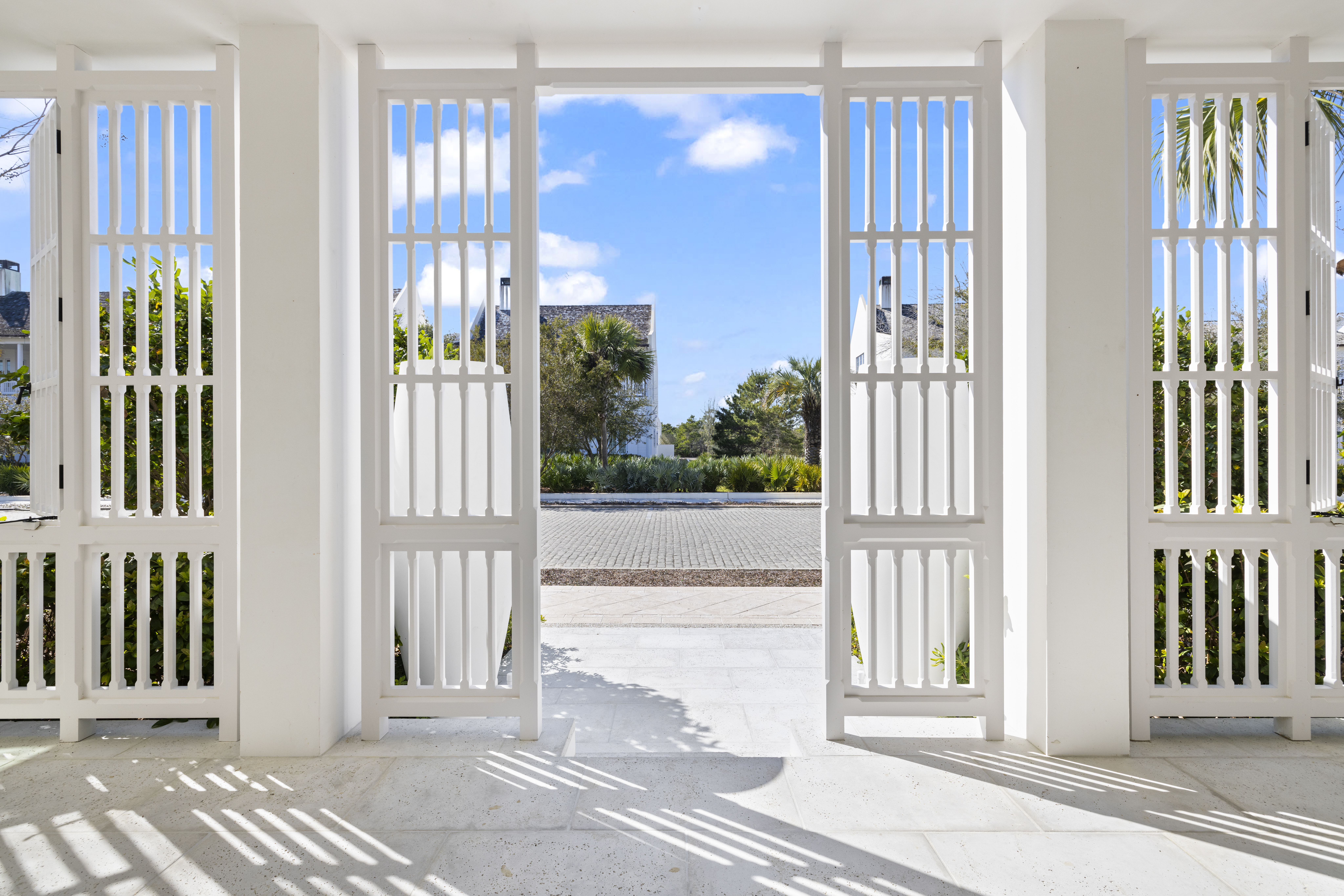  Architectural Gem With Pool And Carriage House - 物件實景