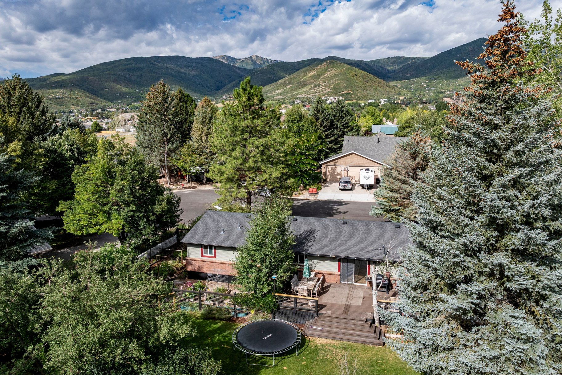  Charming Single Level Garden Home with Mountain Views - 物件實景