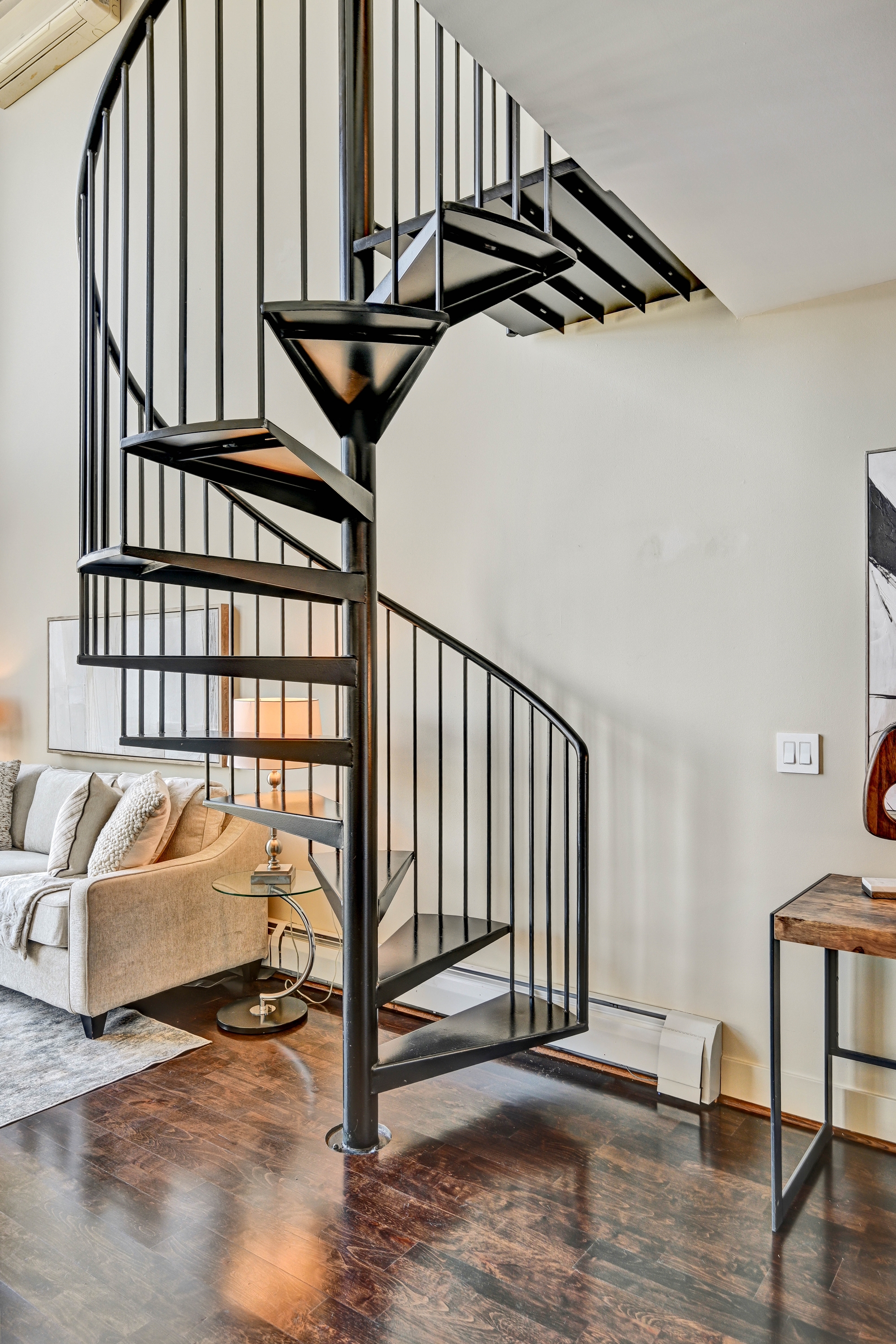  Sophisticated Penthouse Loft with Private Patio in Vibrant Jack London Square - 物件實景