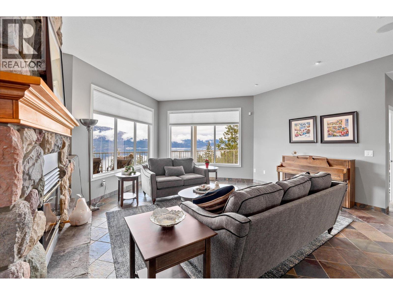 LAKE COUNTRY, British Columbia, V4V 2K7, CA, 4 Bedrooms Bedrooms, ,4 BathroomsBathrooms,Residential,For Sale,1960852