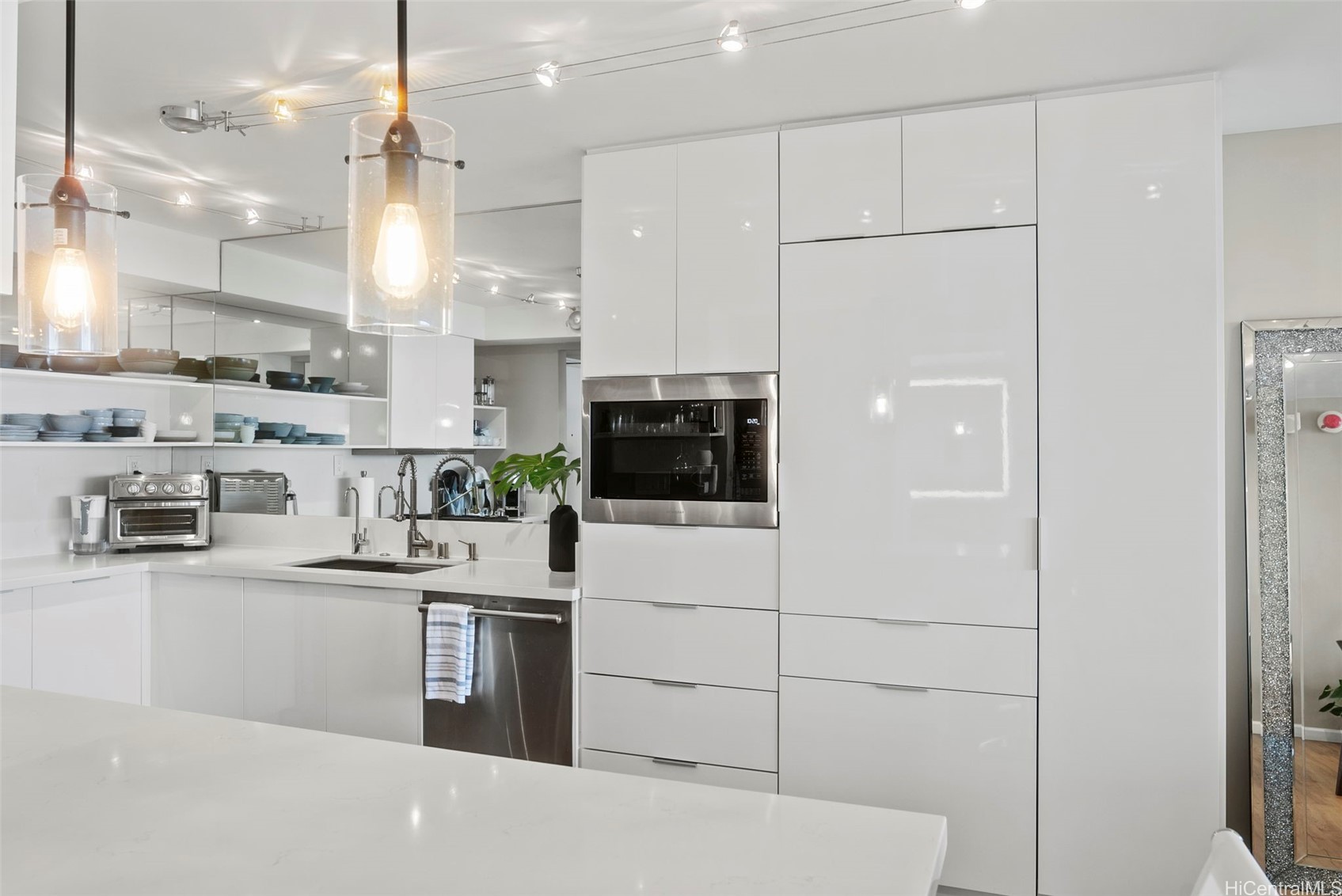 Honolulu, Hawaii, 96815, United States, 1 Bedroom Bedrooms, ,1 BathroomBathrooms,Residential,For Sale,1940342