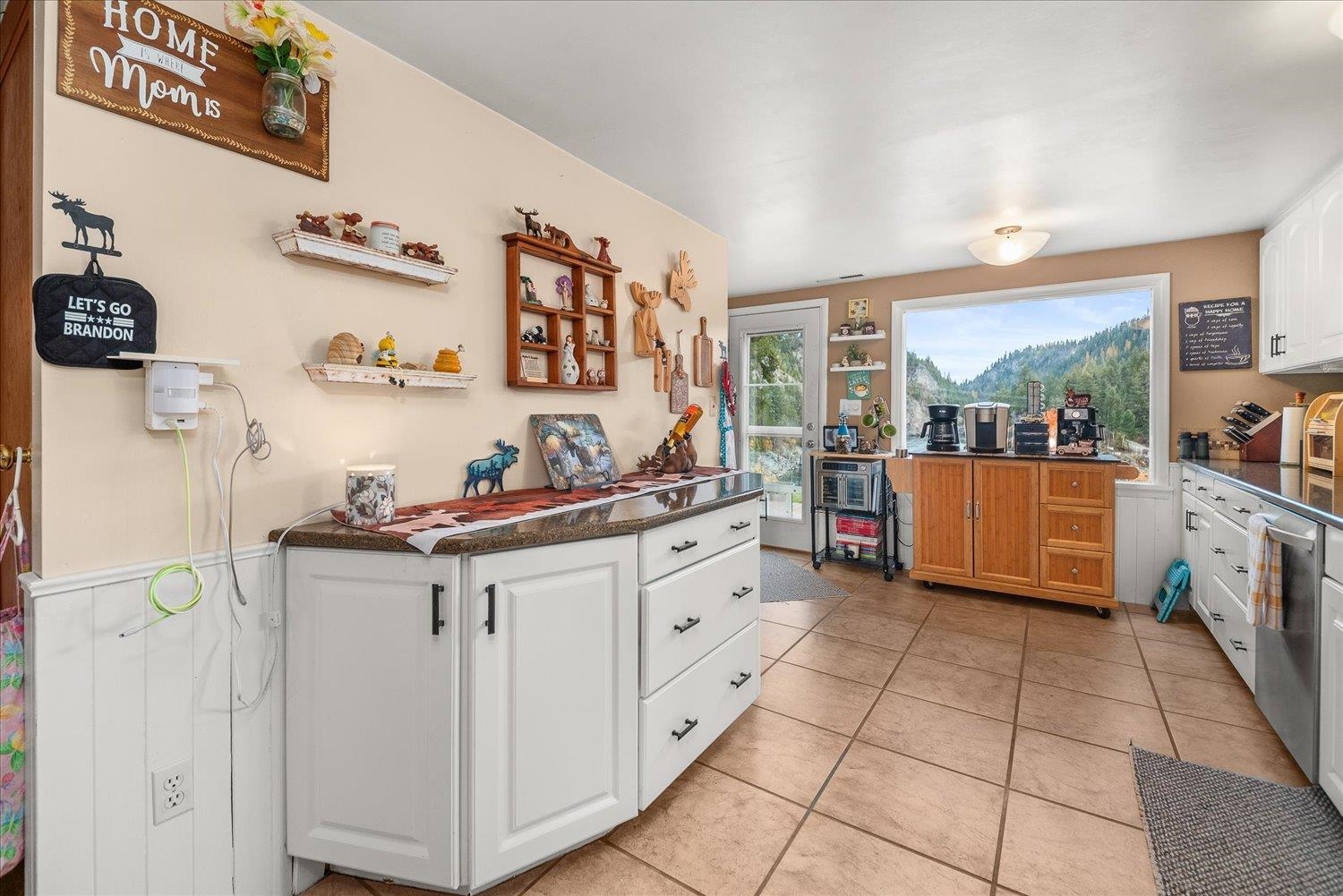 Metaline Falls, Washington, 99153, United States, 5 Bedrooms Bedrooms, ,3 BathroomsBathrooms,Residential,For Sale,1986087