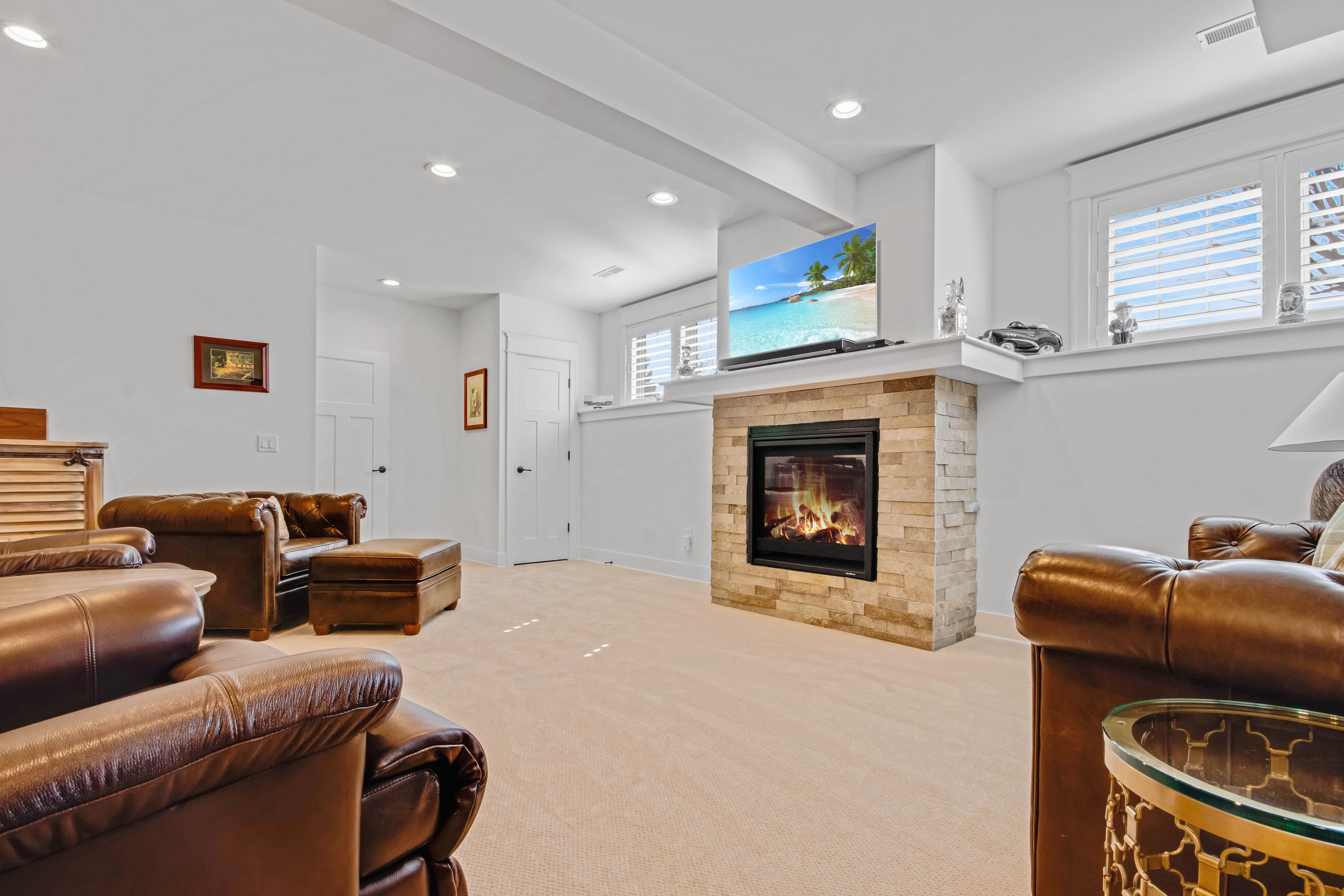 Stunning Four Bedroom Residence in Desirable Neighborhood - 物件實景