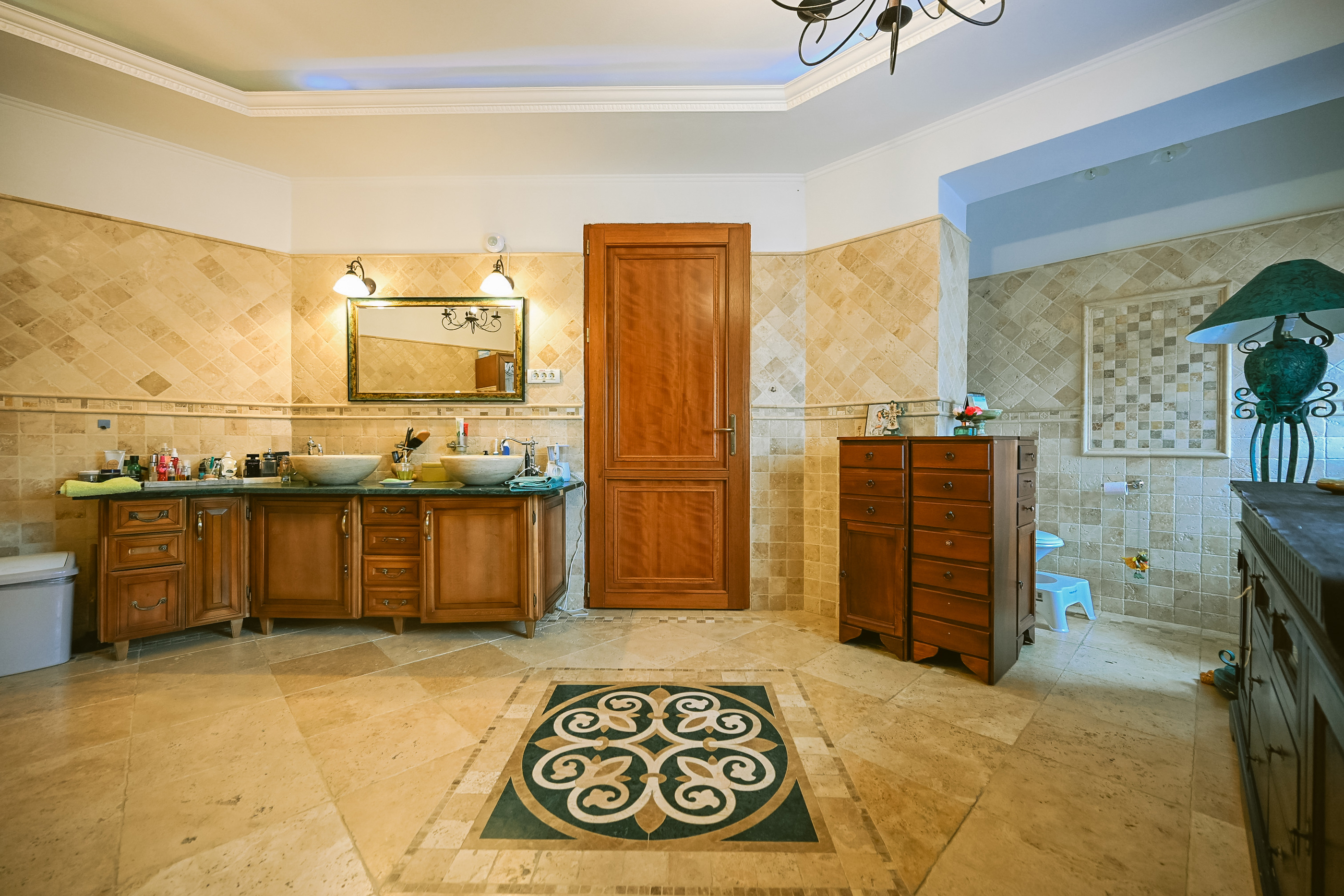  “La Conac” House, Versatile Estate with Heated Indoor Pool, Arad - 物件實景