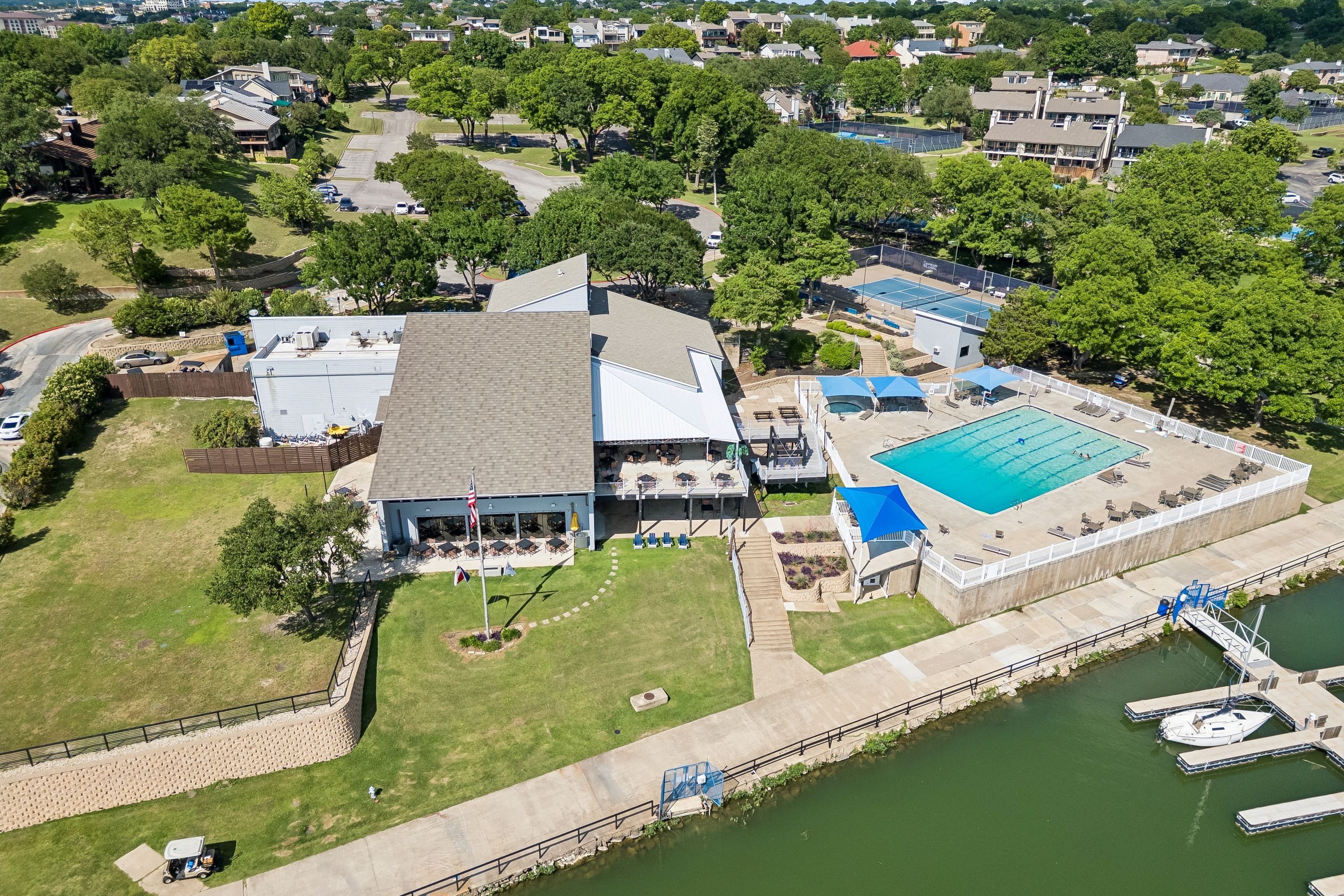  Cul-de-Sac Privacy Meets Resort-Style Living - 物件實景