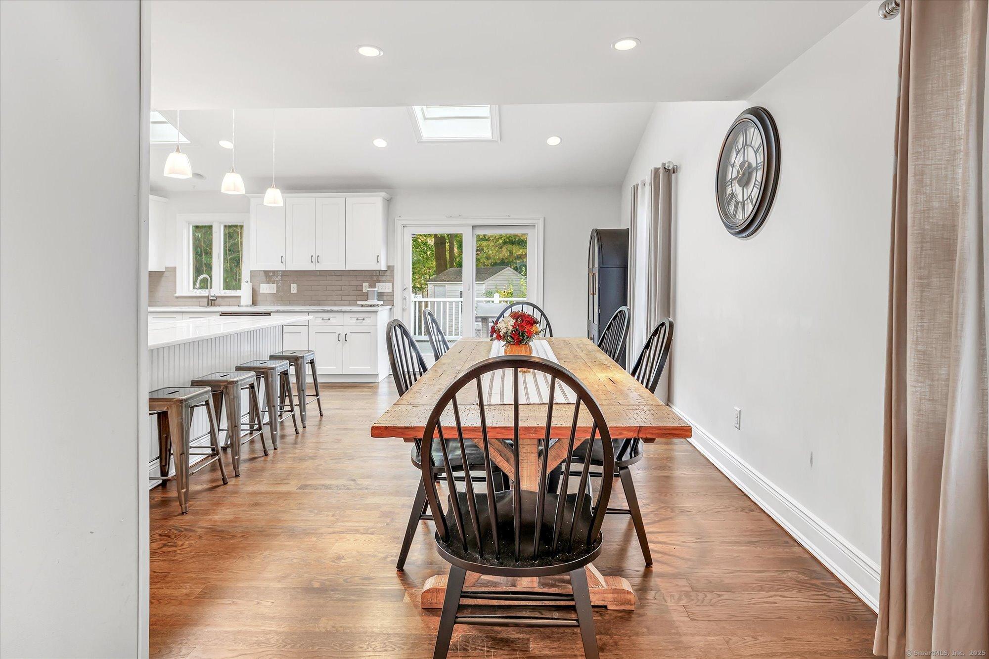 Stratford, Connecticut, 06614, United States, 3 Bedrooms Bedrooms, ,2 BathroomsBathrooms,Residential,For Sale,1978049