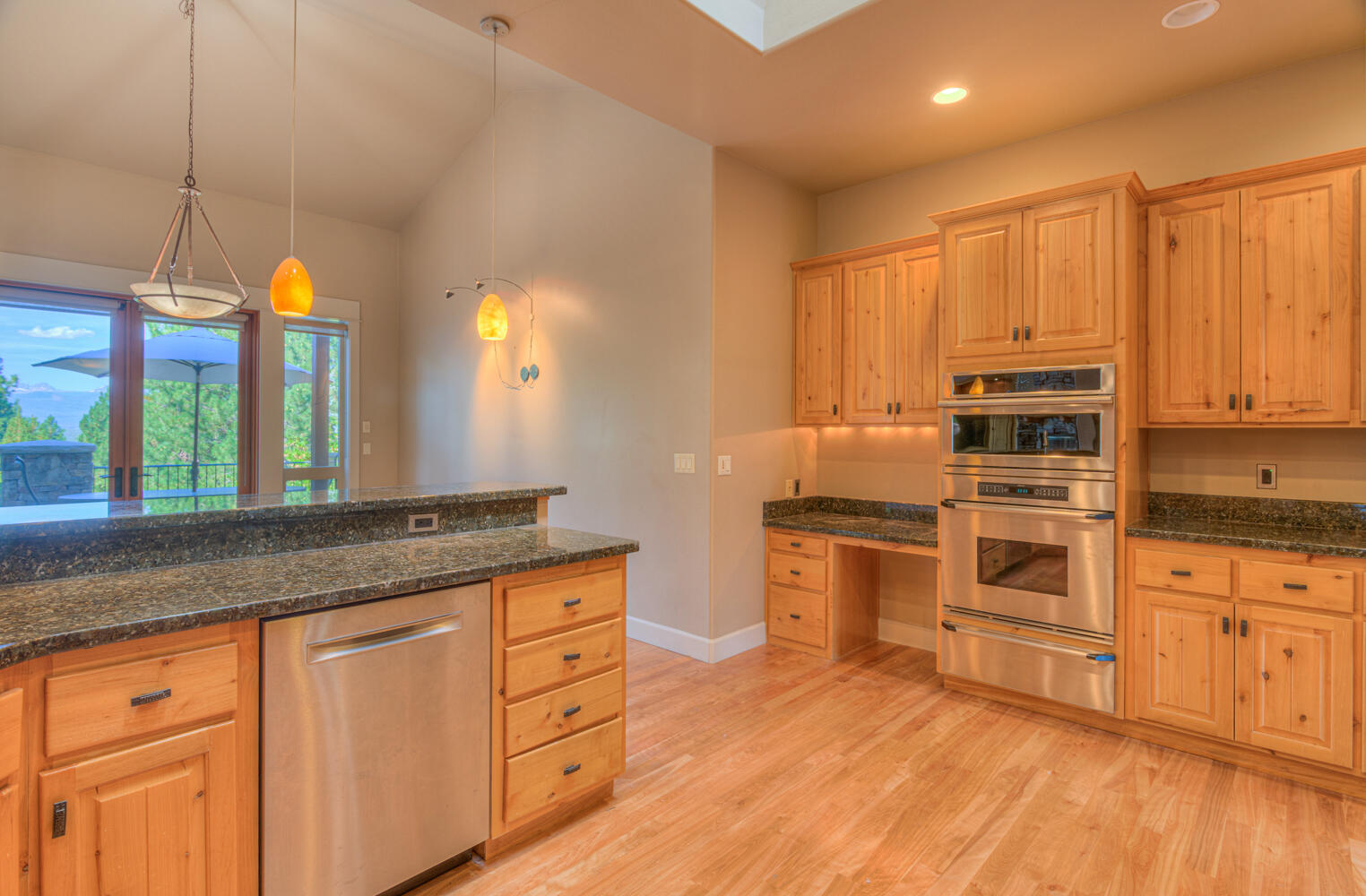 Bend, Oregon, 97703, United States, 4 Bedrooms Bedrooms, ,5 BathroomsBathrooms,Residential,For Sale,1979123