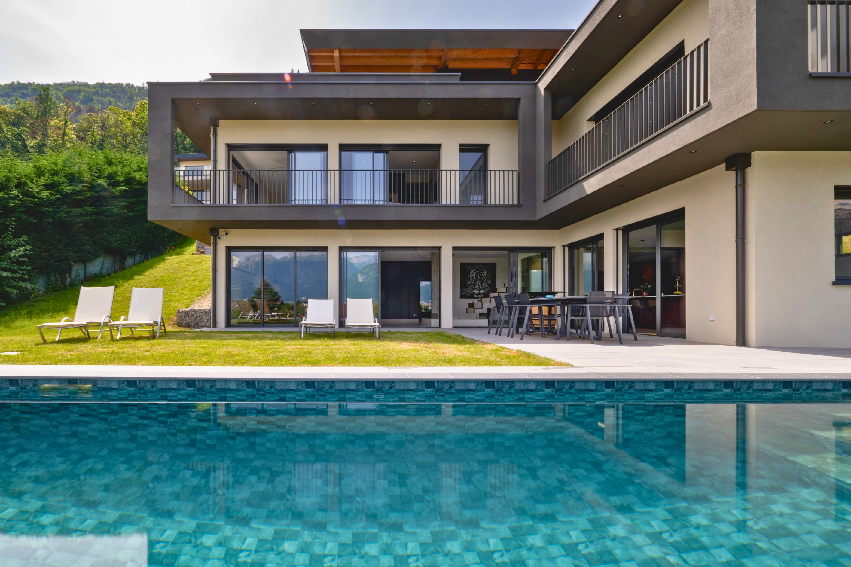 Elegant contemporary villa with lake and mountain views - 物件實景