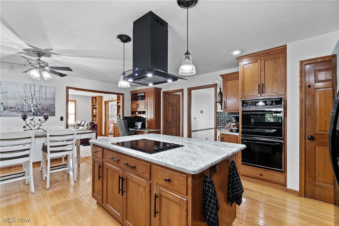 Uniontown, Ohio, 44685, United States, 5 Bedrooms Bedrooms, ,4 BathroomsBathrooms,Residential,For Sale,1947066